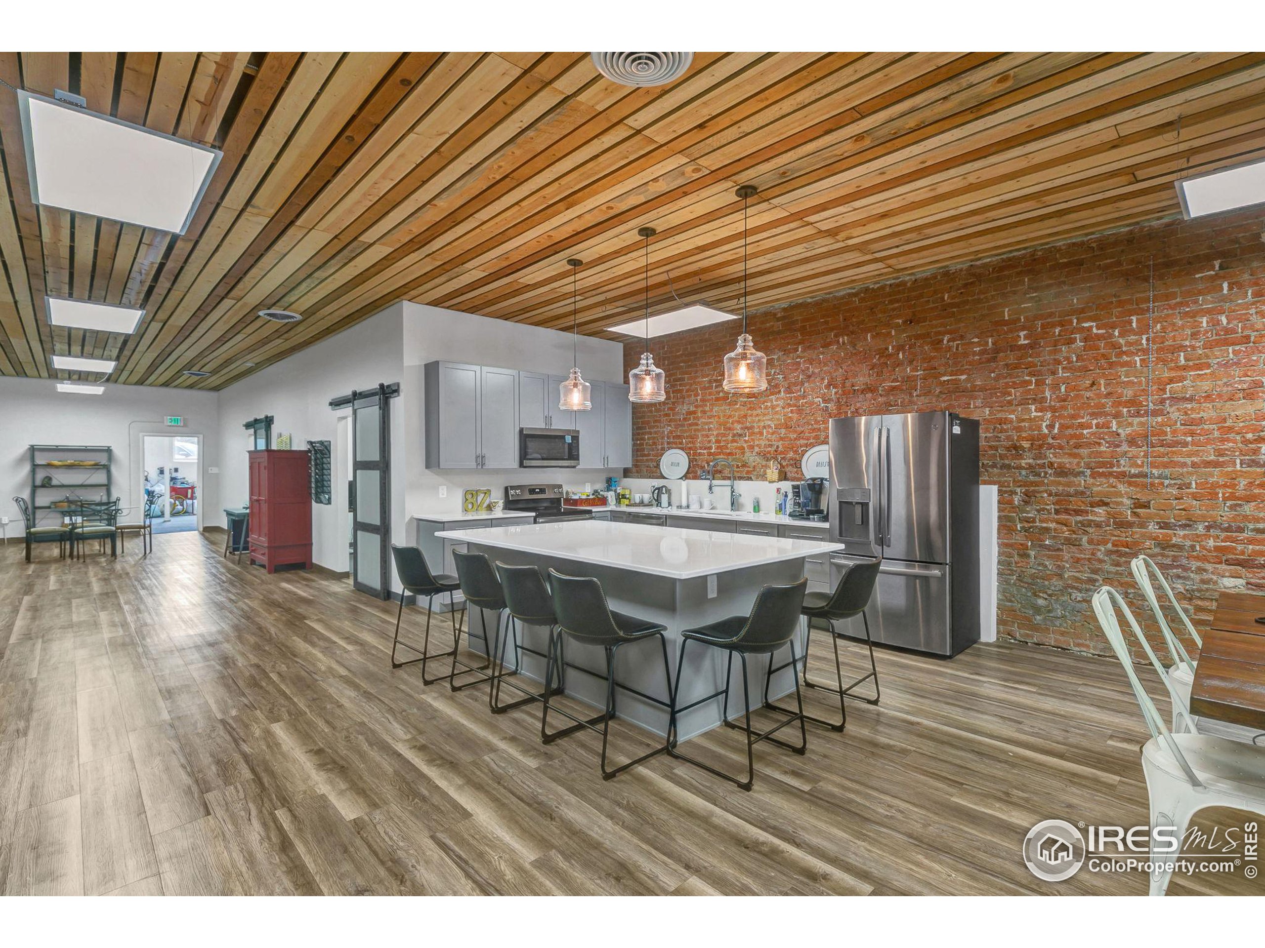 325 Main St