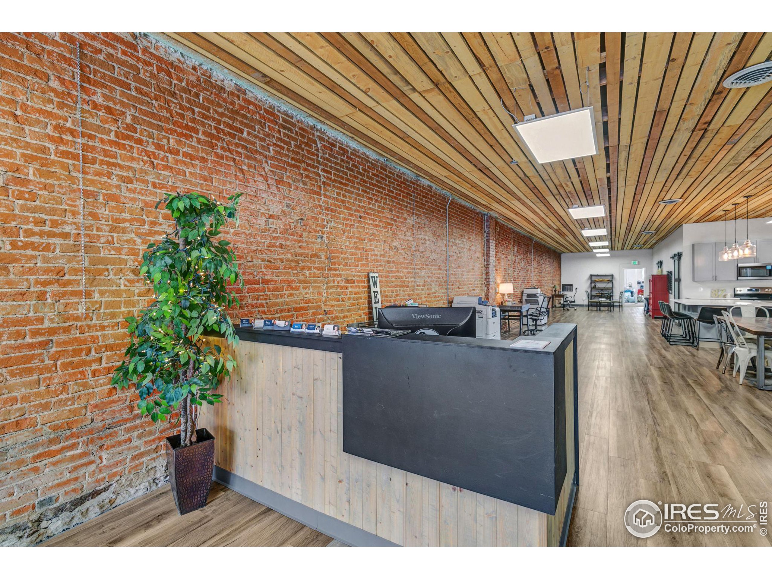 325 Main St