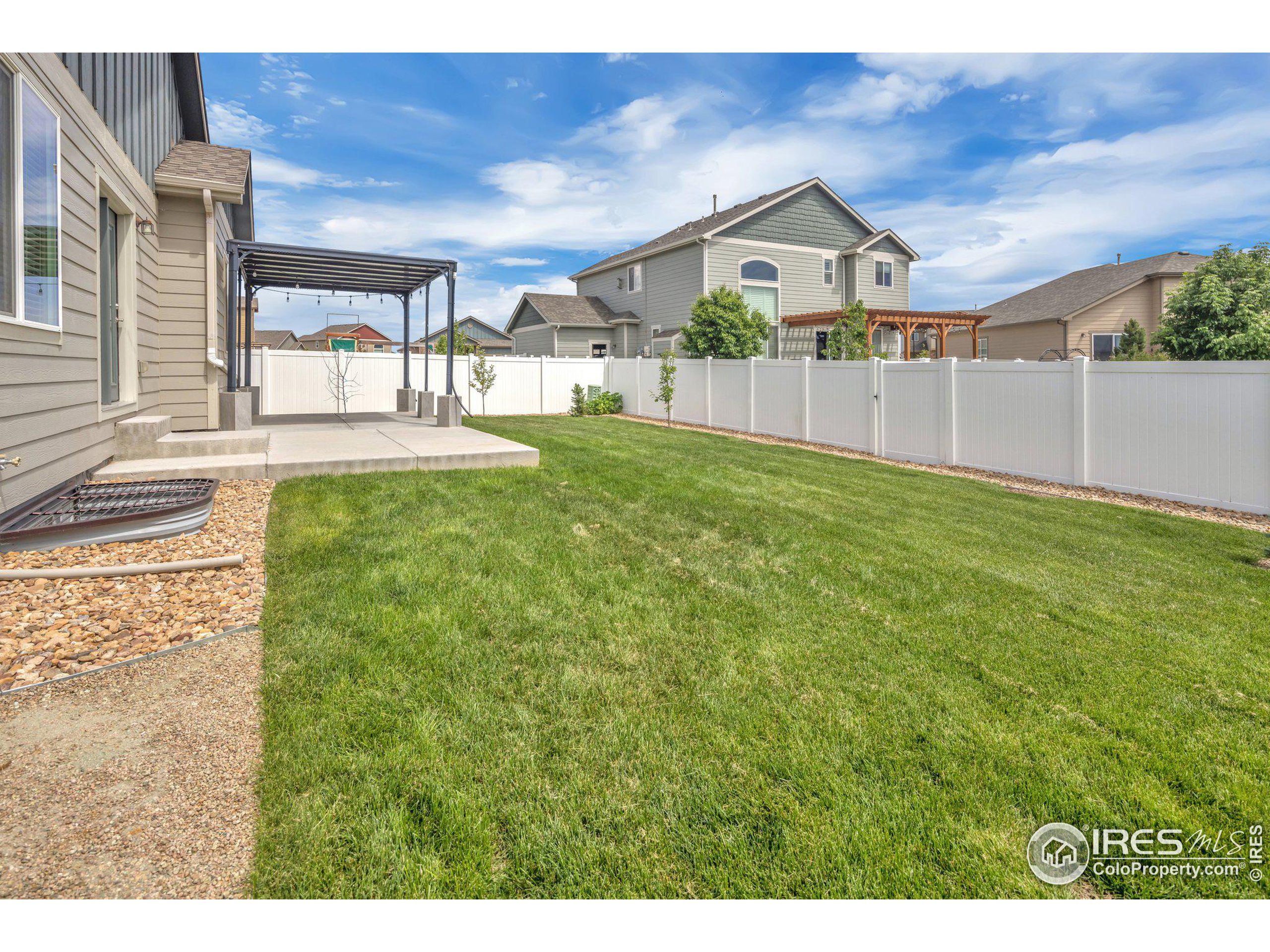 858 Shirttail Peak Dr