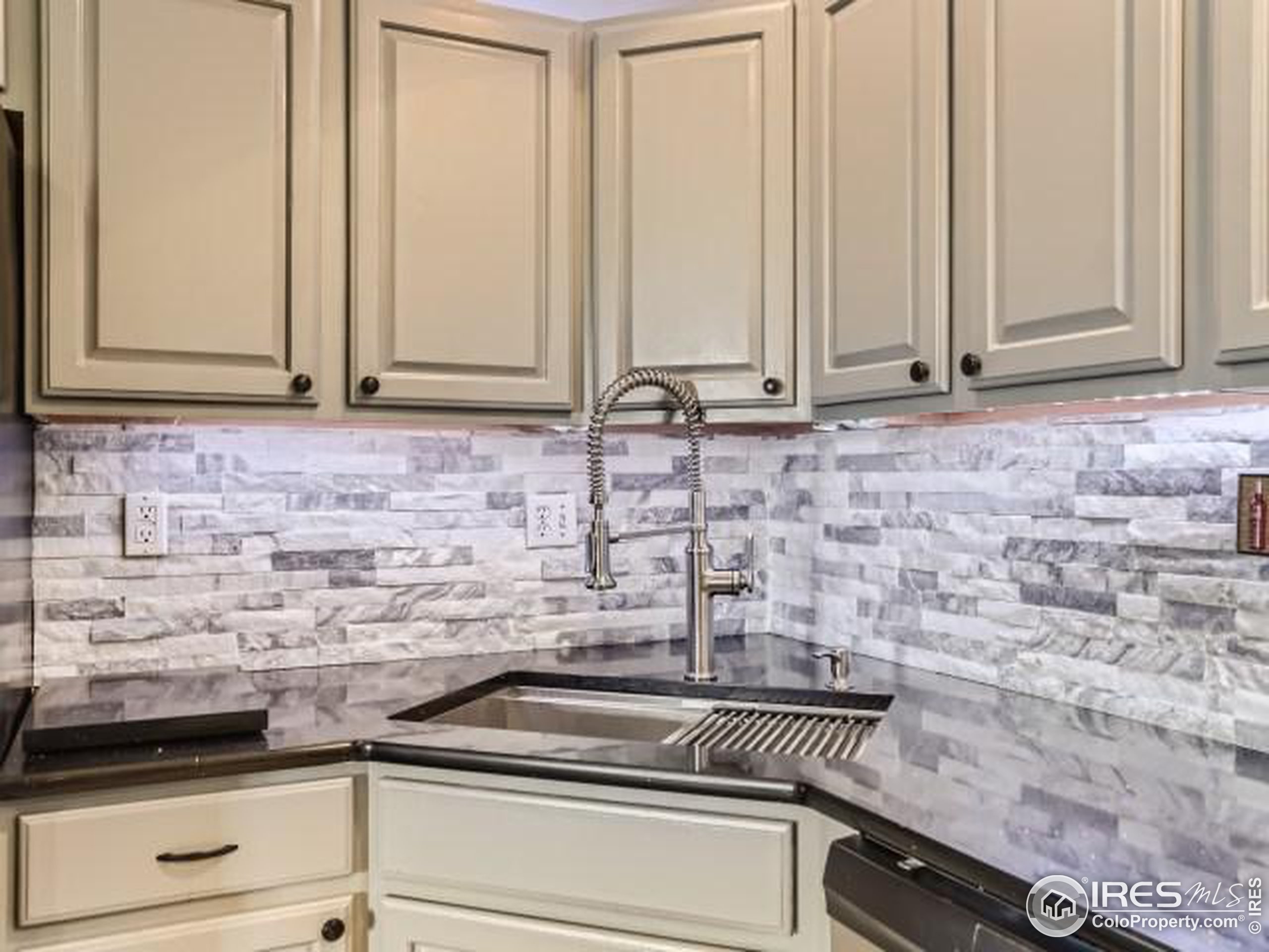 1012 Sonoma Cir 5-C