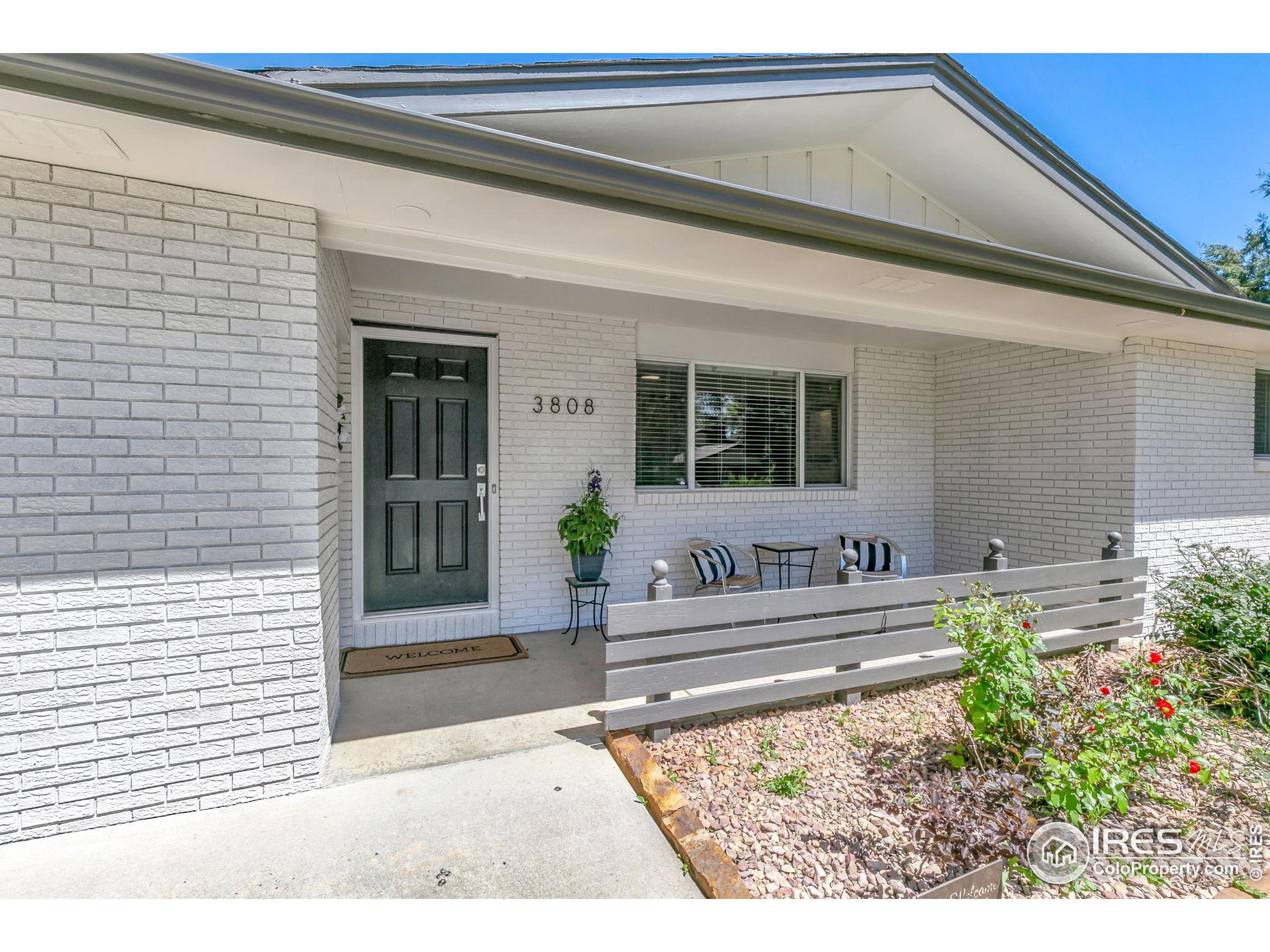 3808 Columbia Dr
