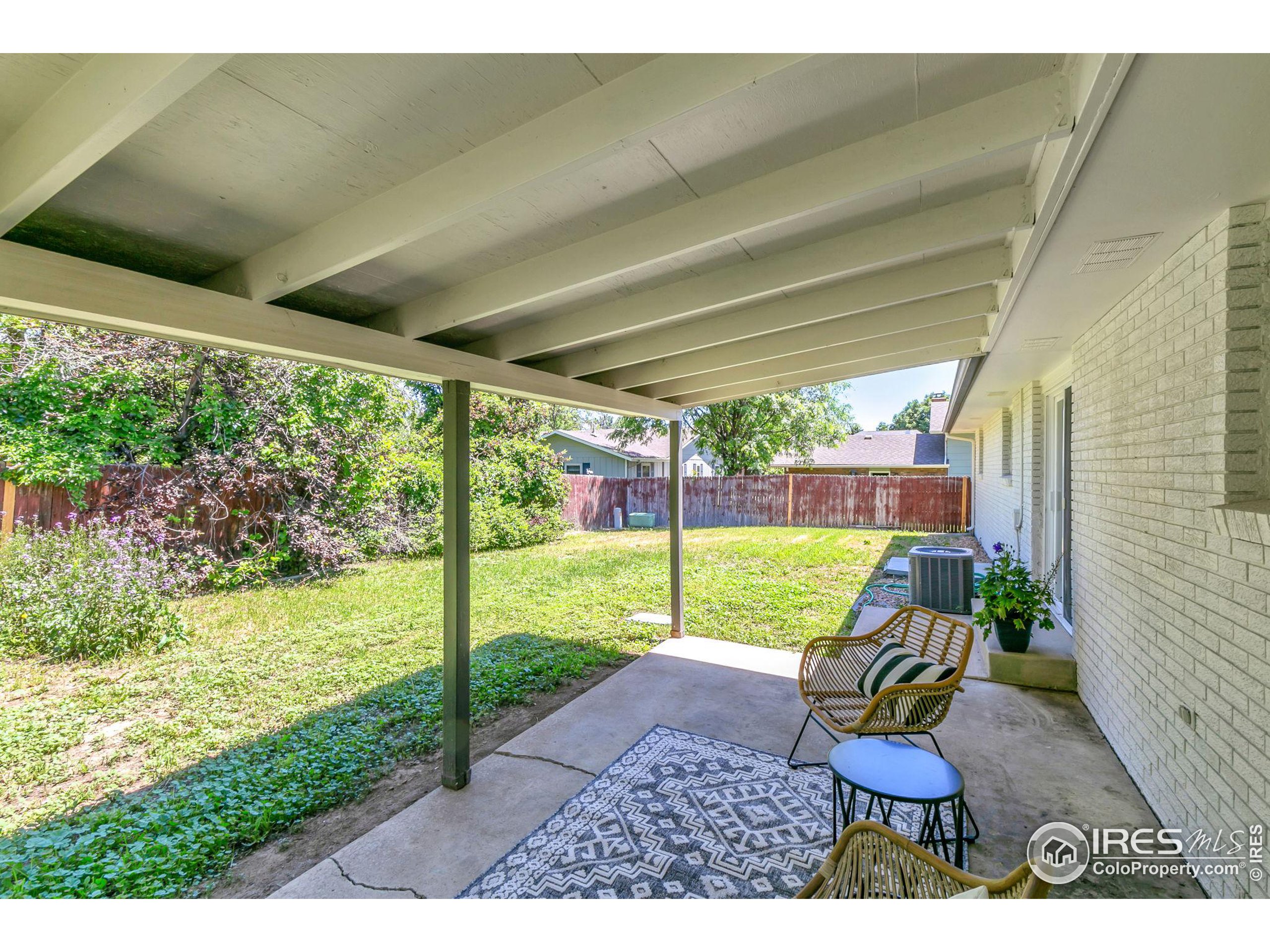 3808 Columbia Dr