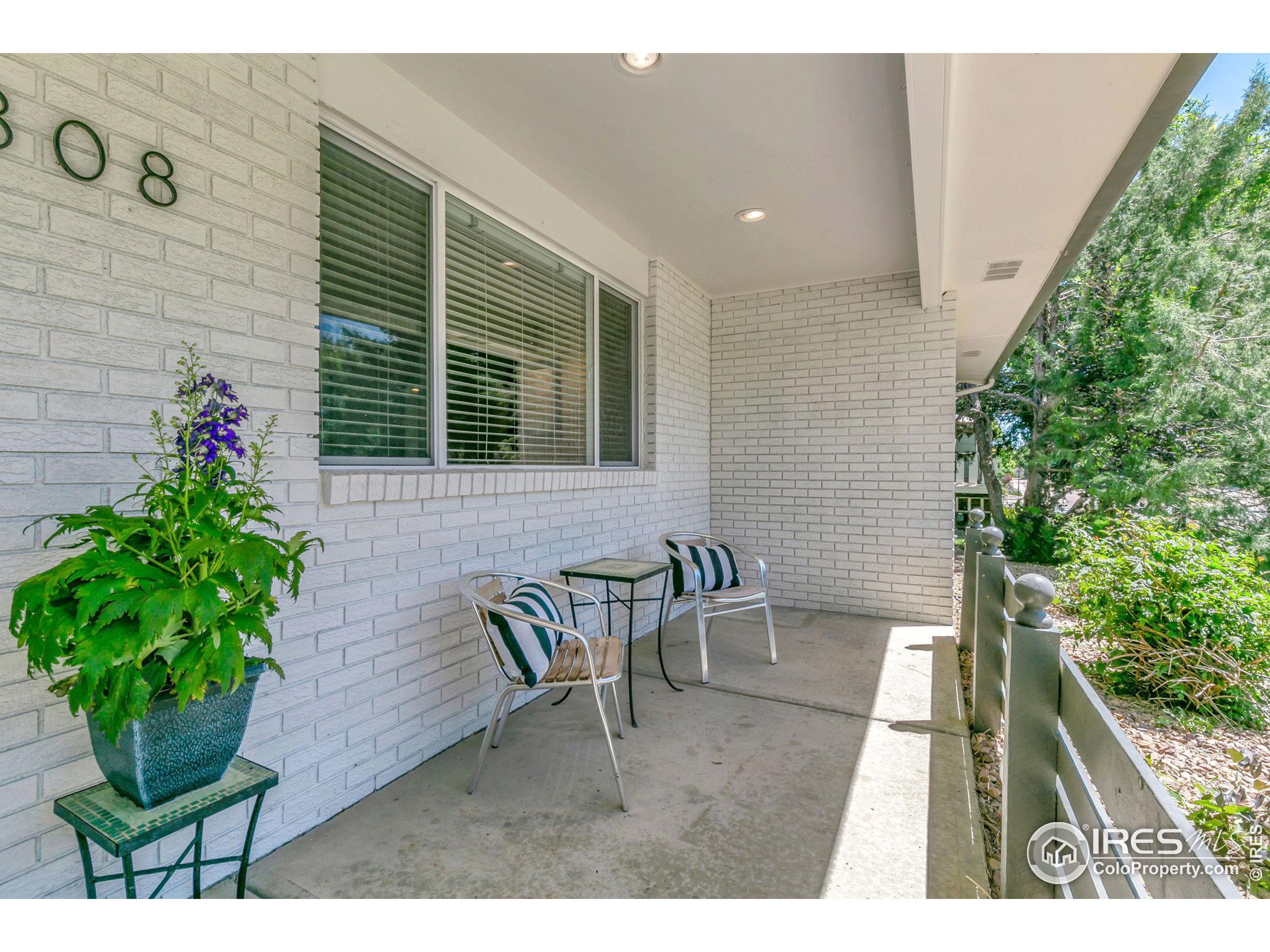 3808 Columbia Dr
