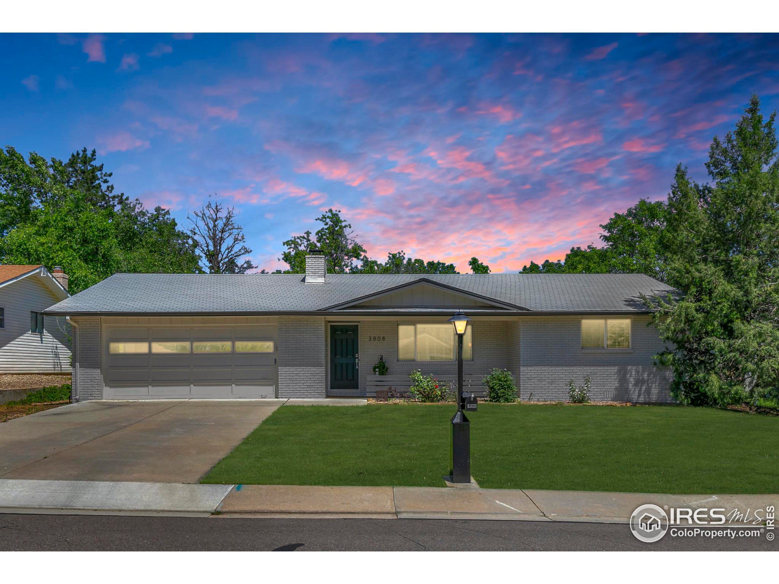 3808 Columbia Dr
