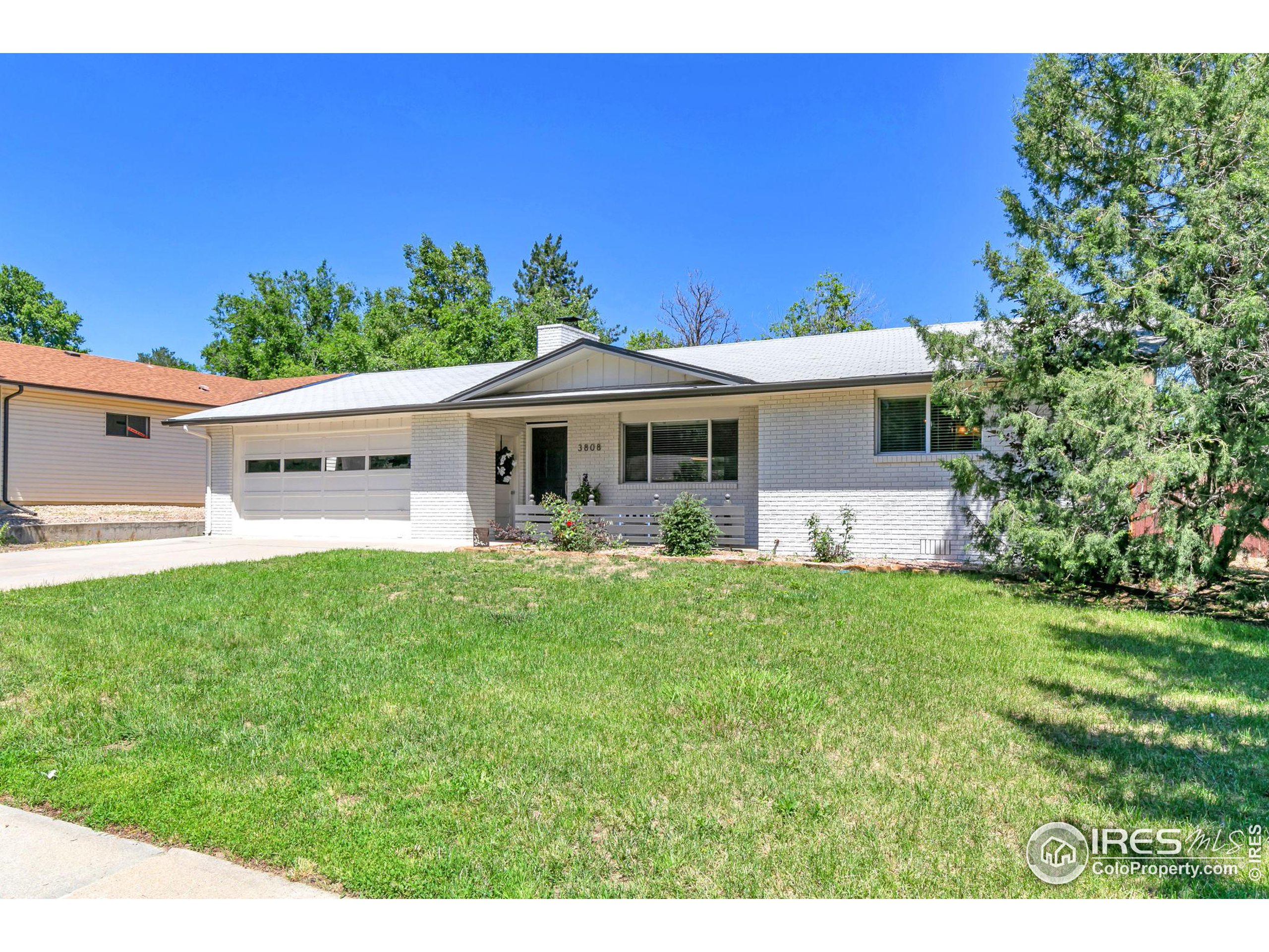 3808 Columbia Dr