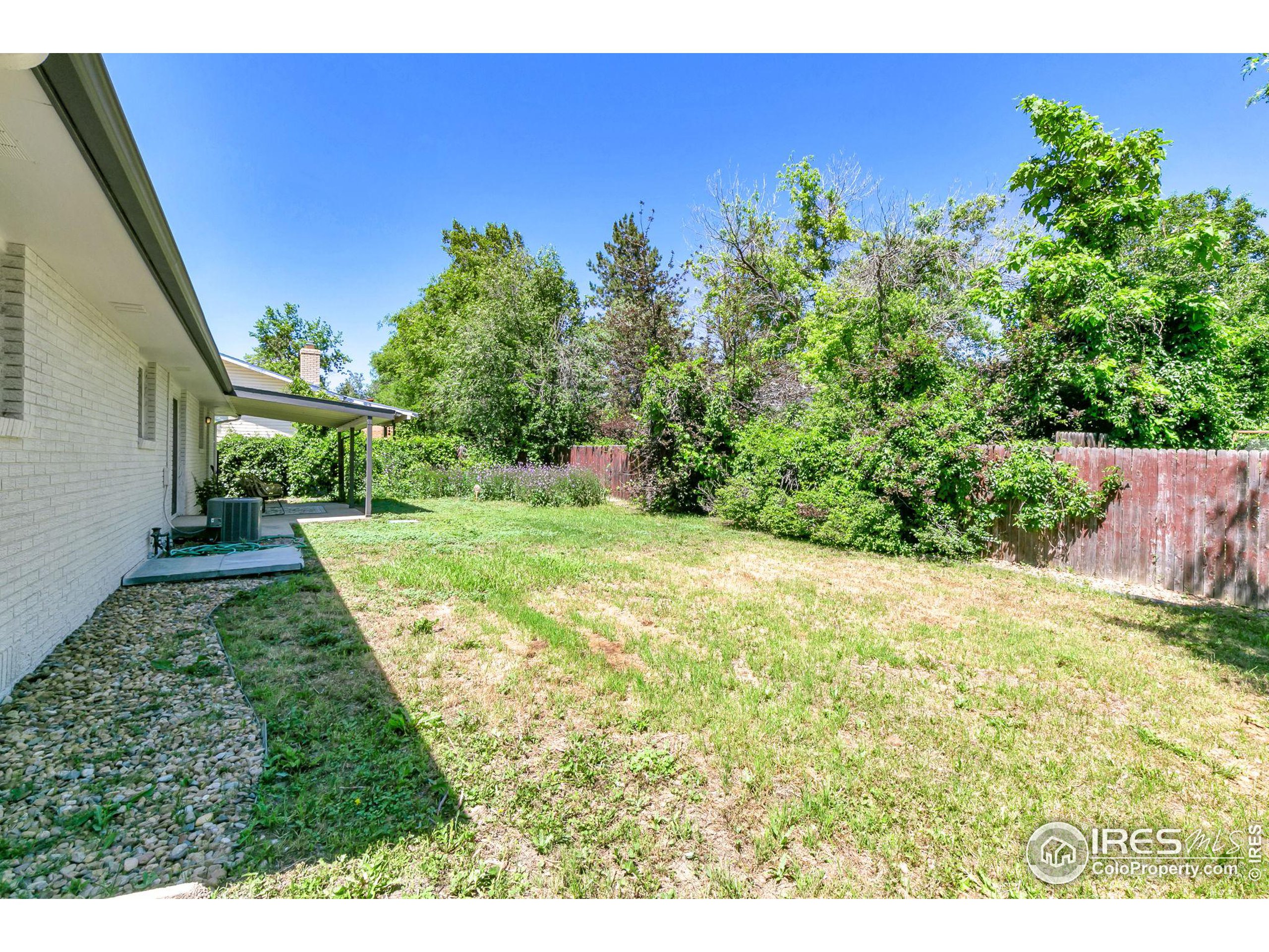3808 Columbia Dr