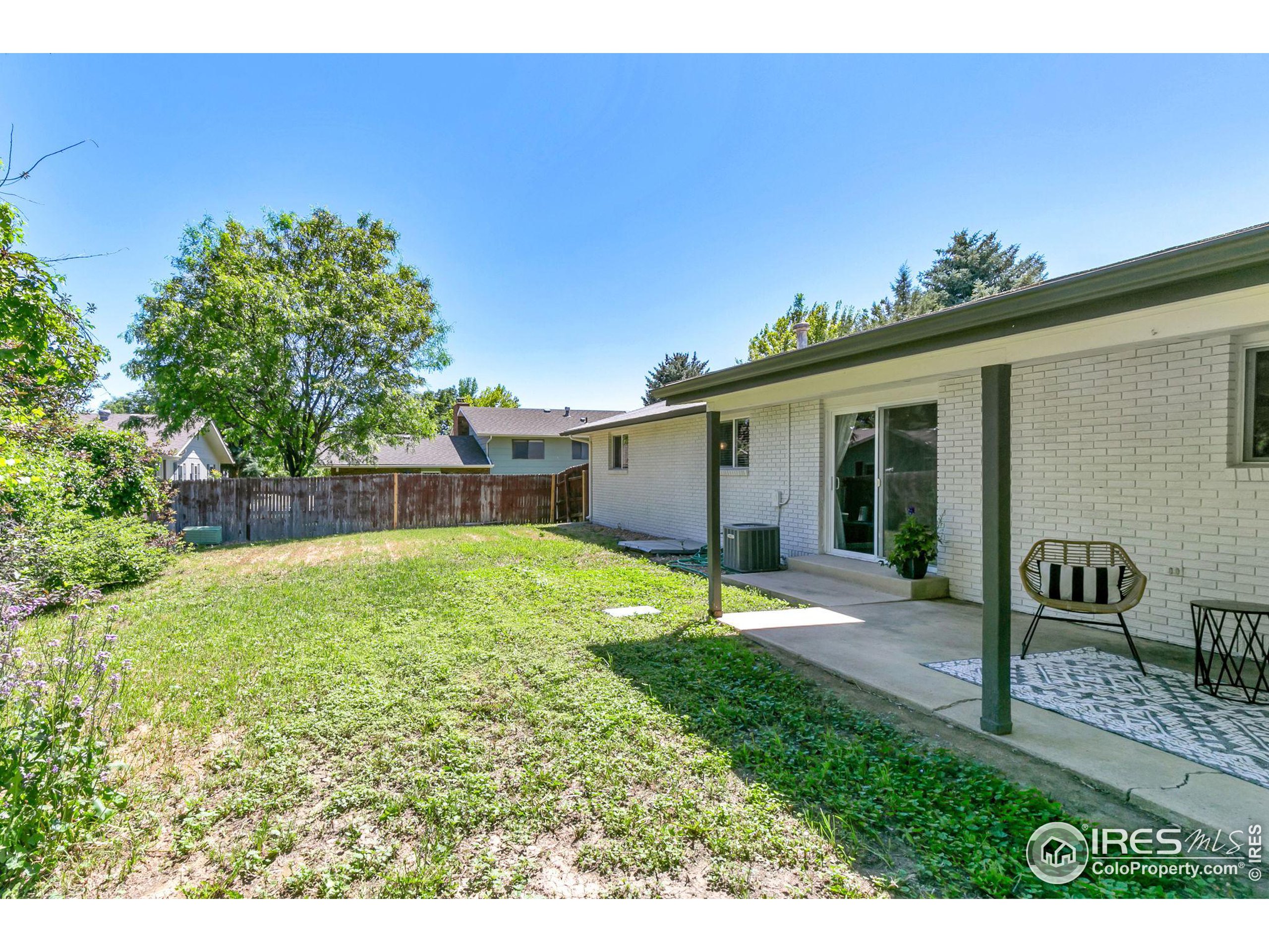 3808 Columbia Dr