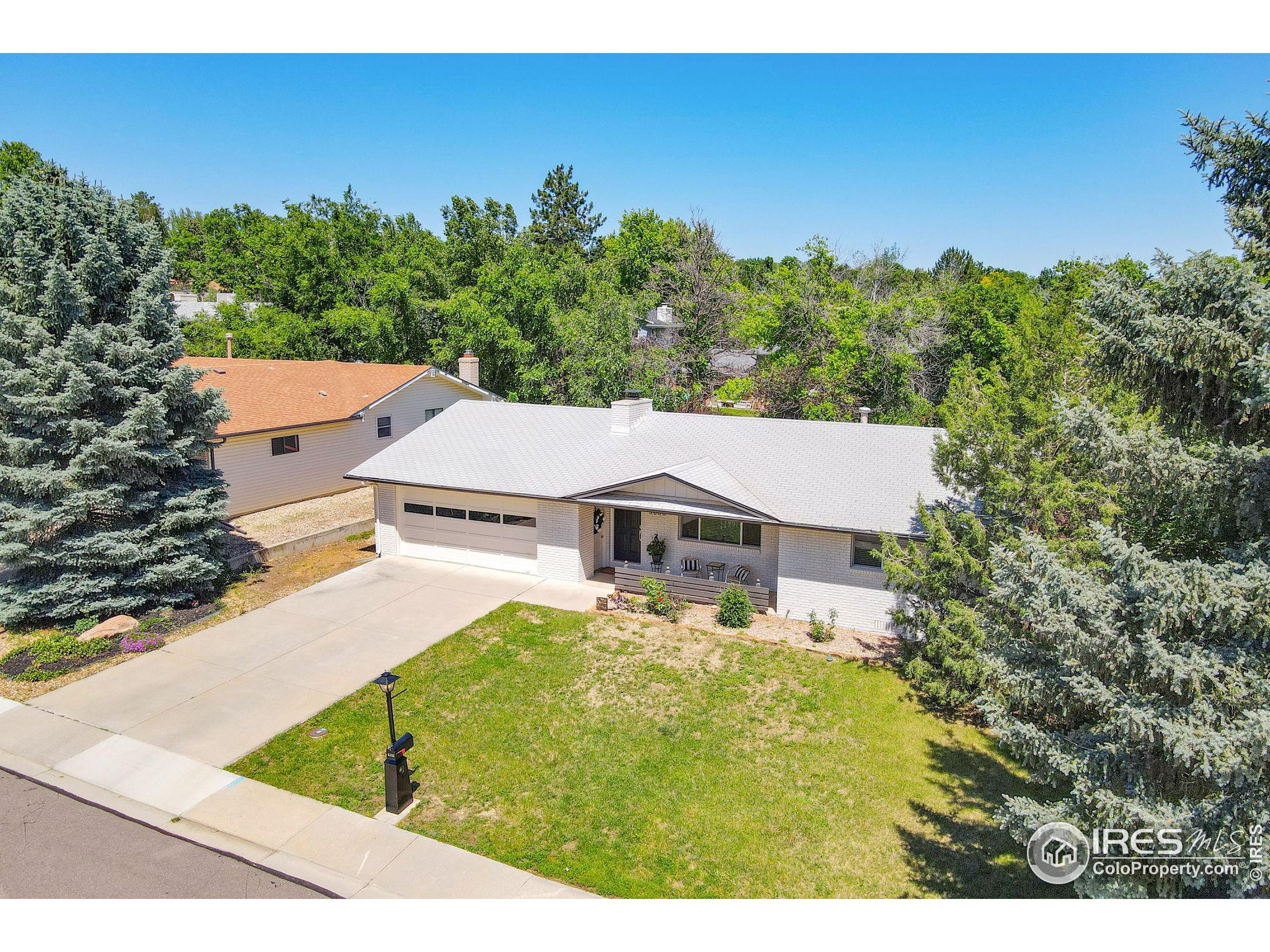 3808 Columbia Dr