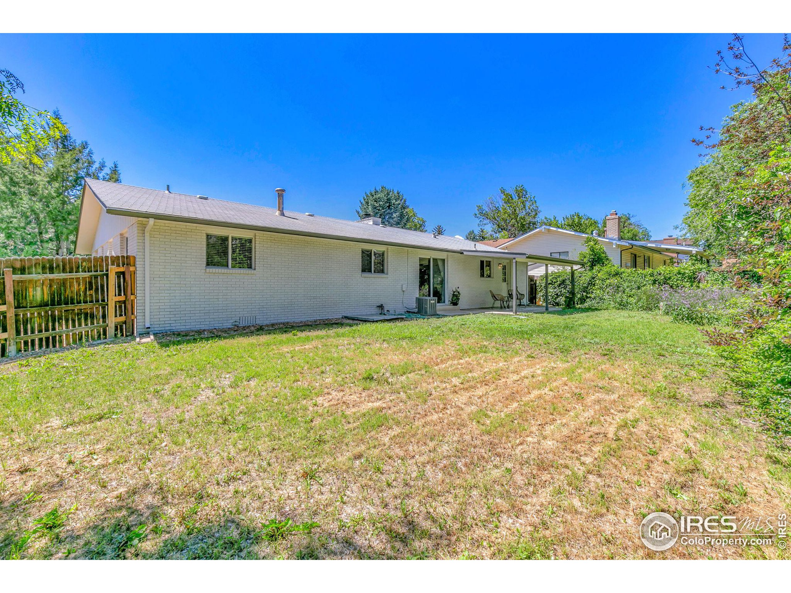 3808 Columbia Dr