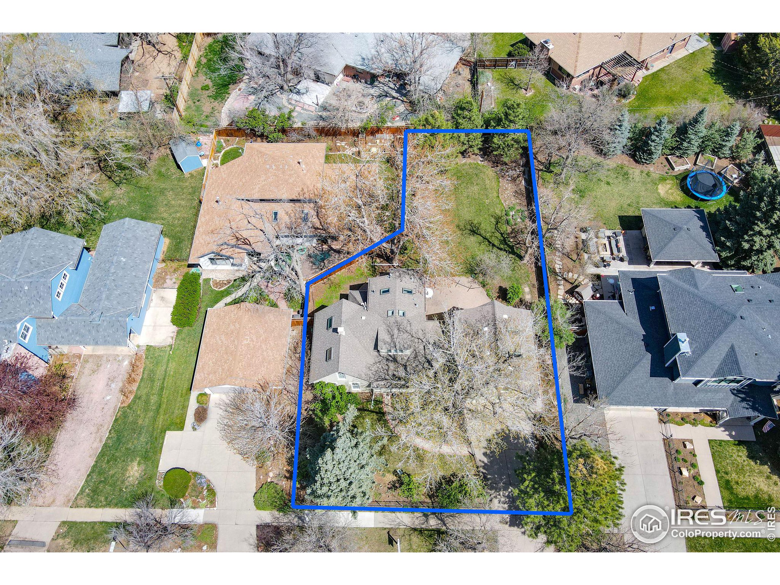 1431 Balsam Ave