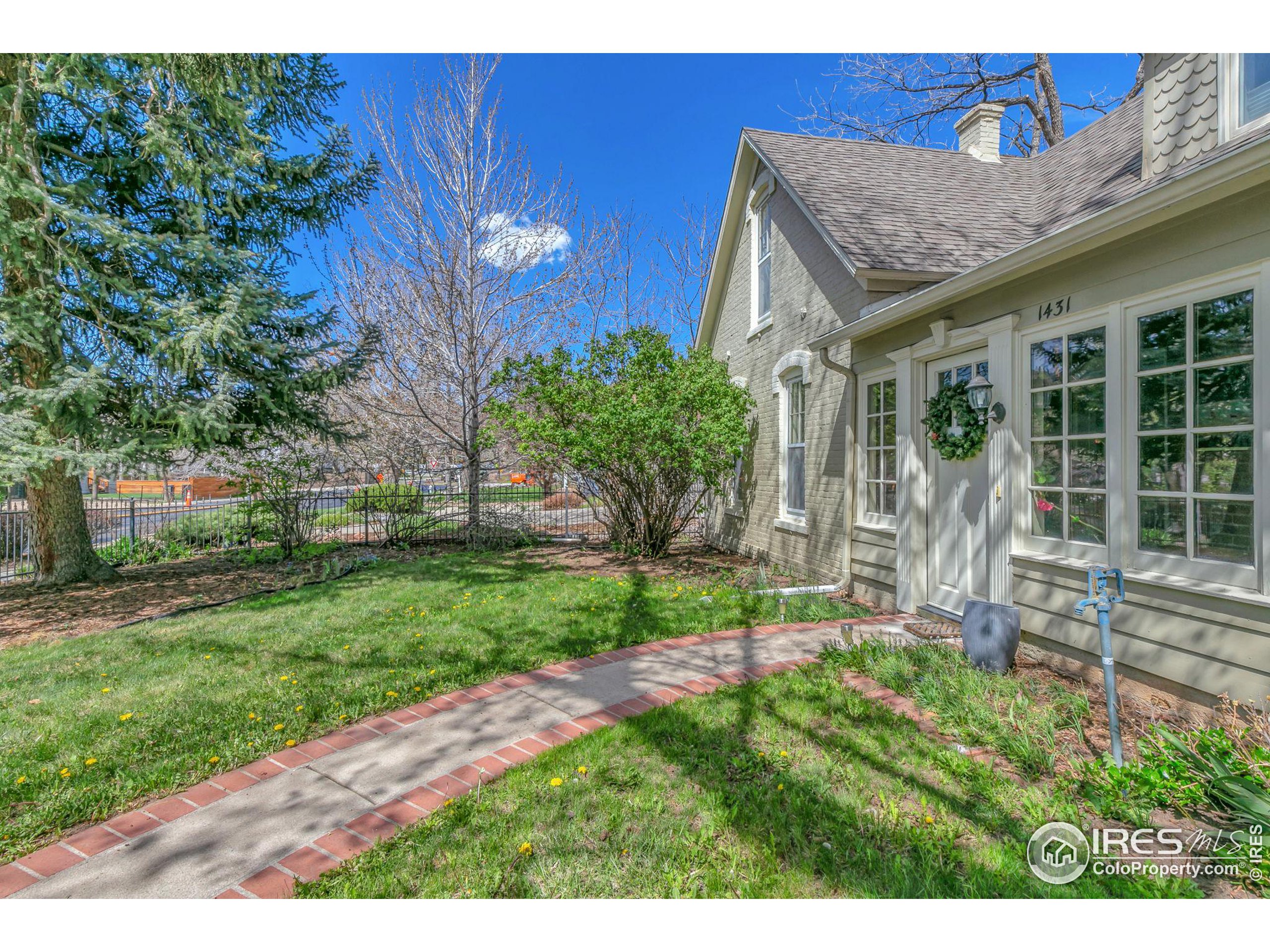 1431 Balsam Ave
