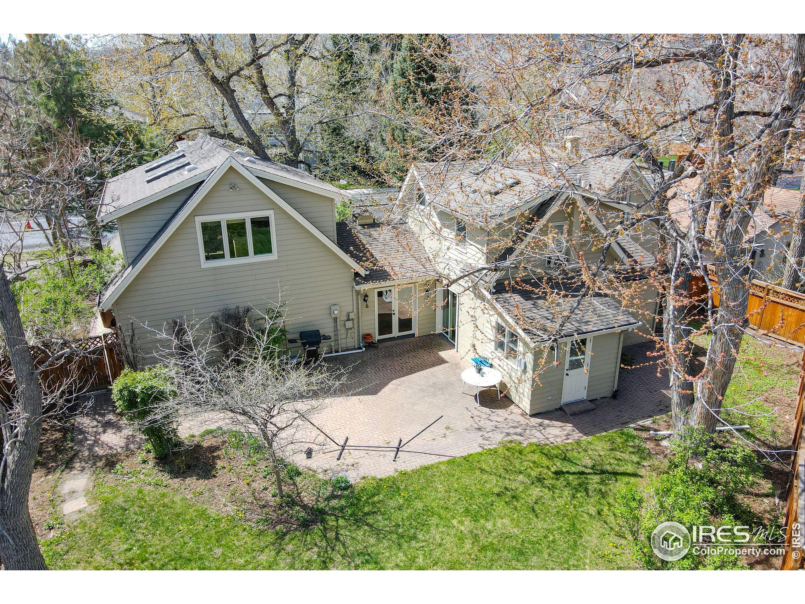1431 Balsam Ave