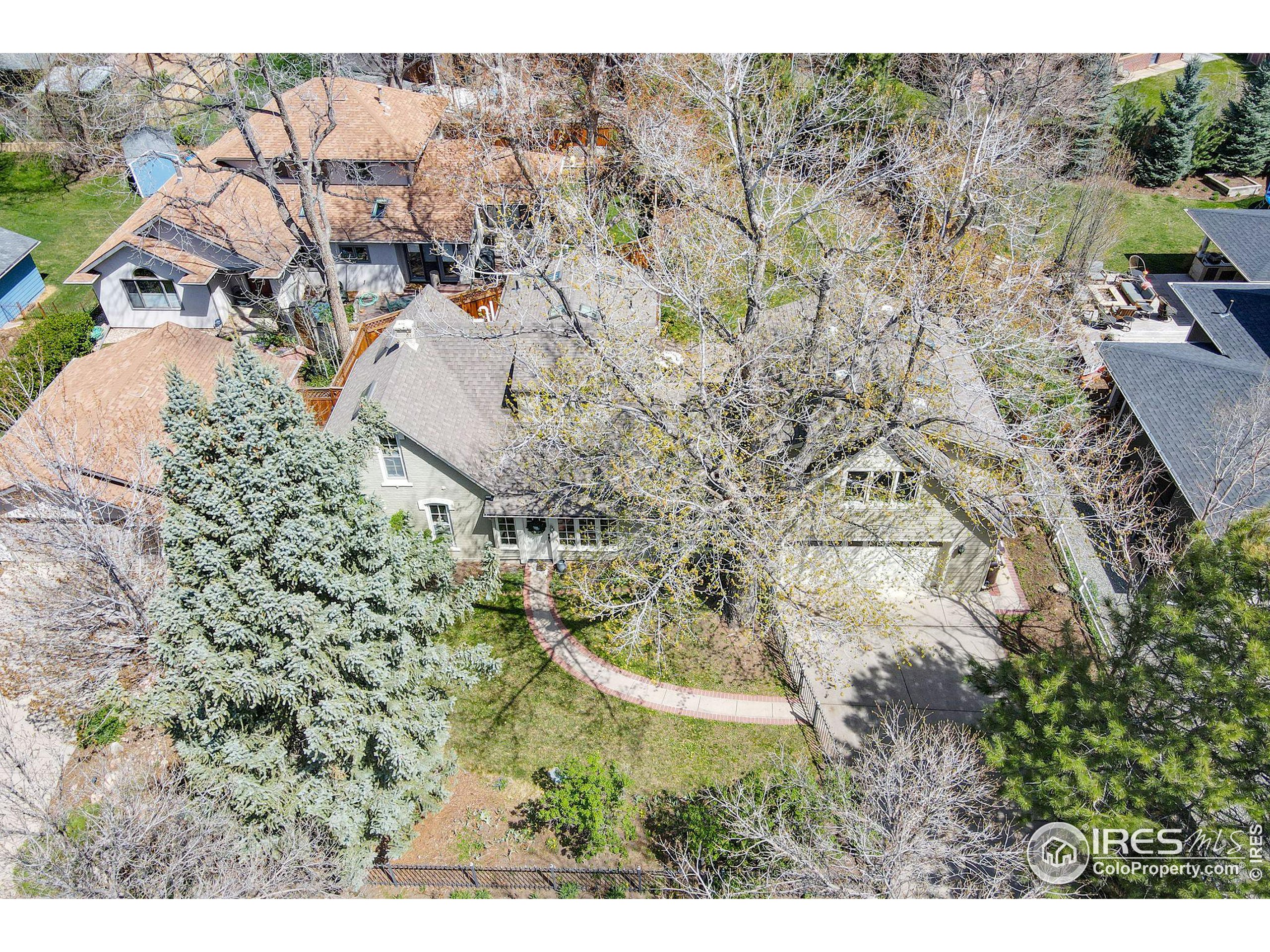 1431 Balsam Ave