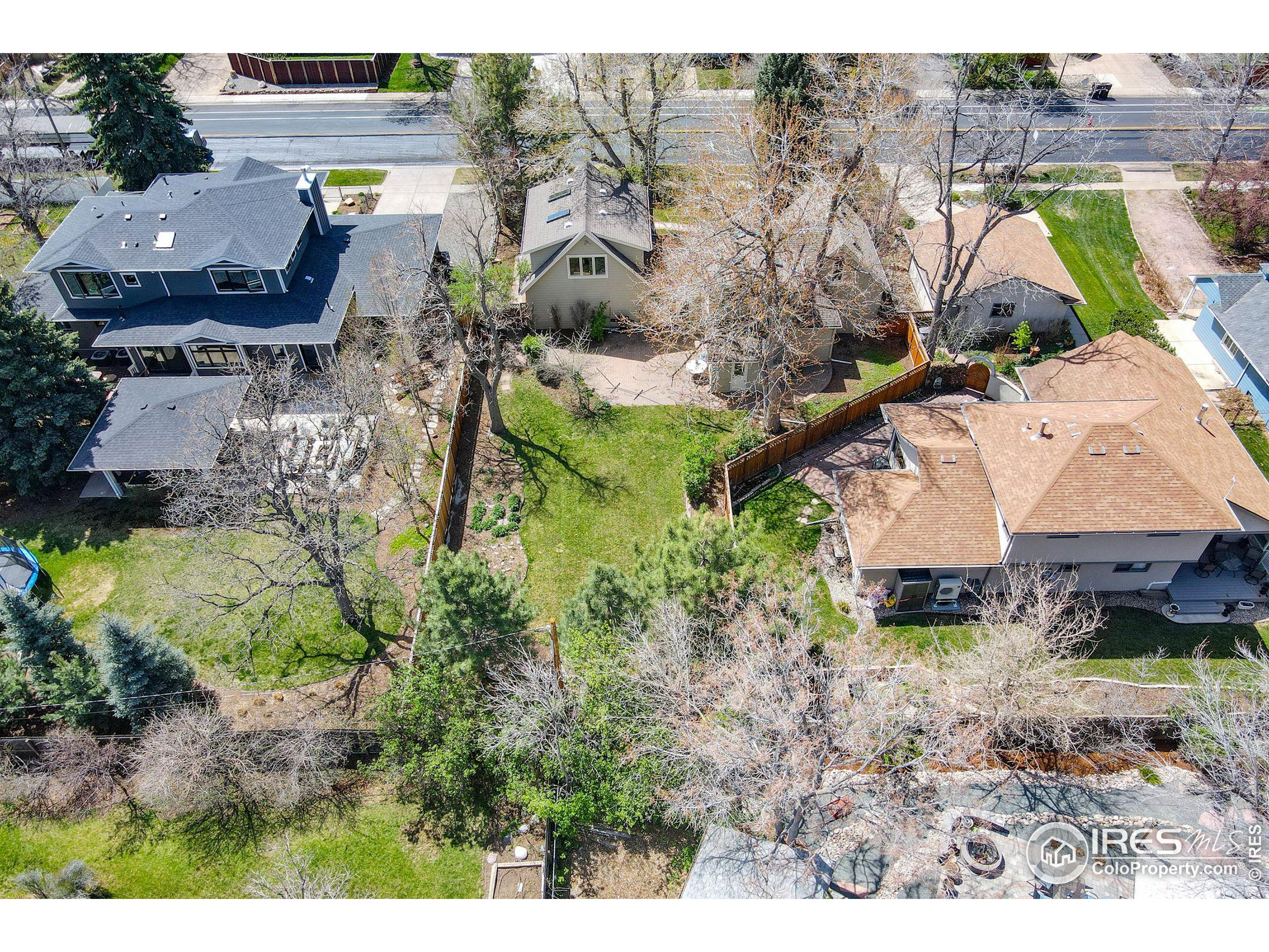 1431 Balsam Ave