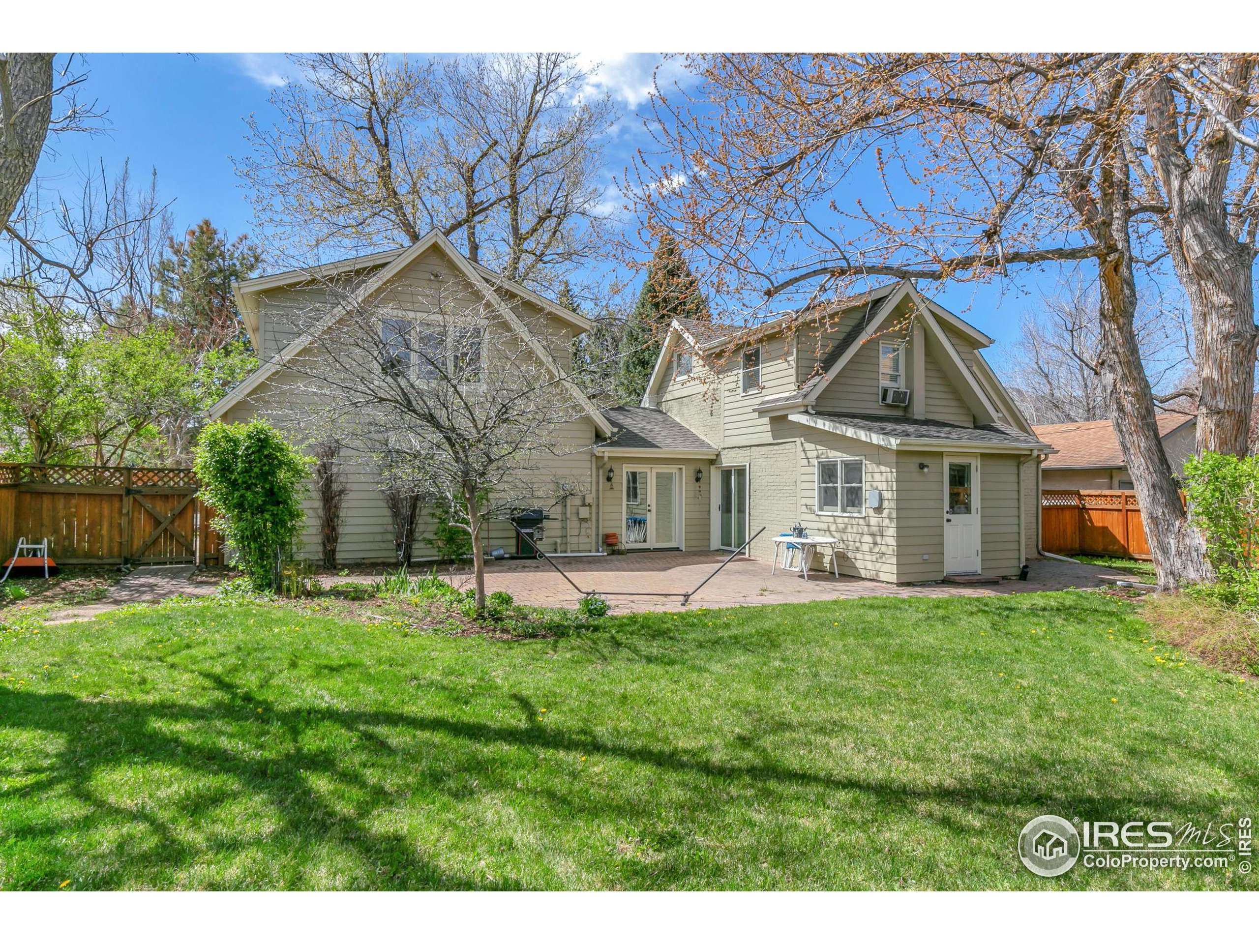 1431 Balsam Ave