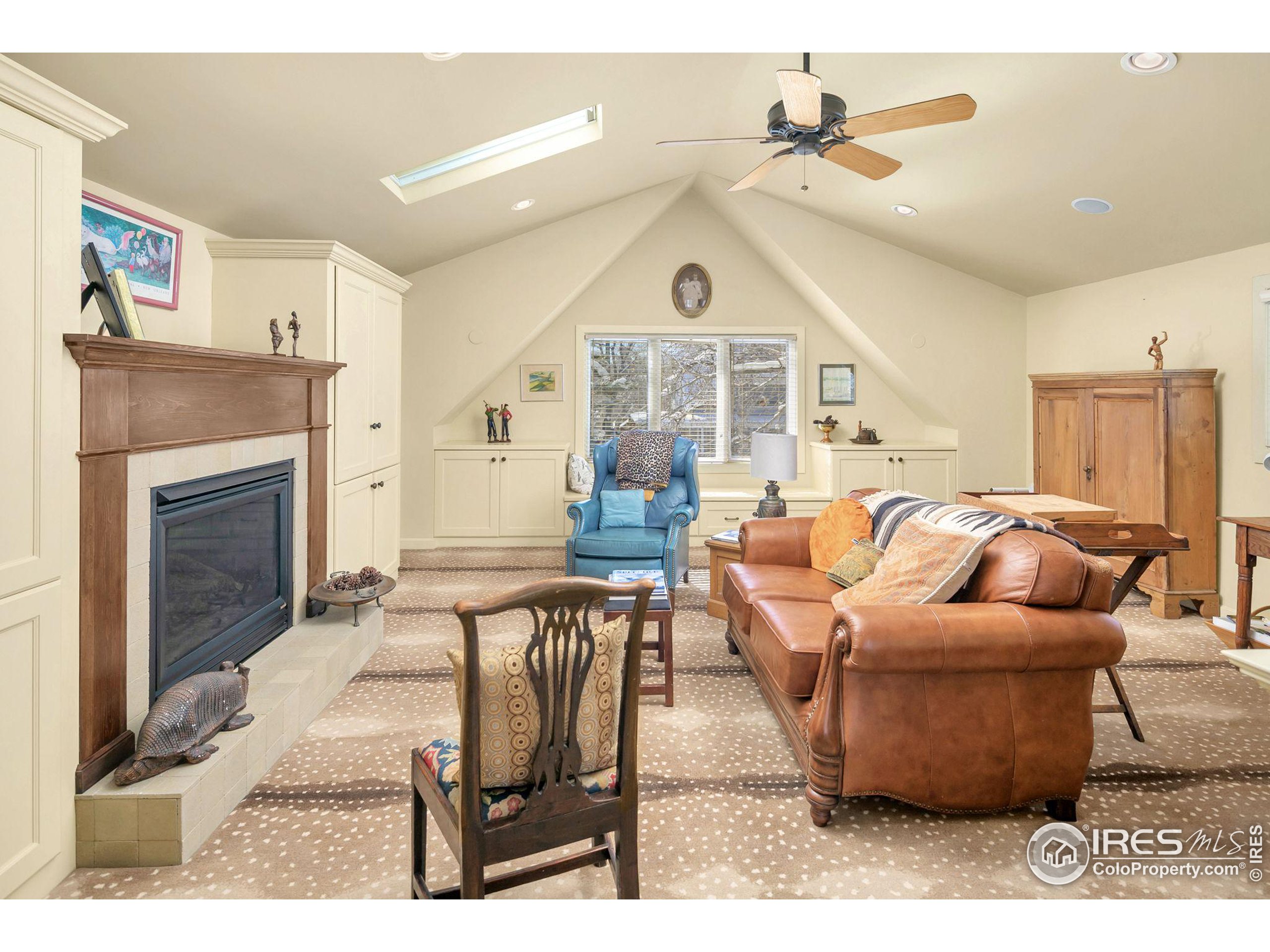 1431 Balsam Ave