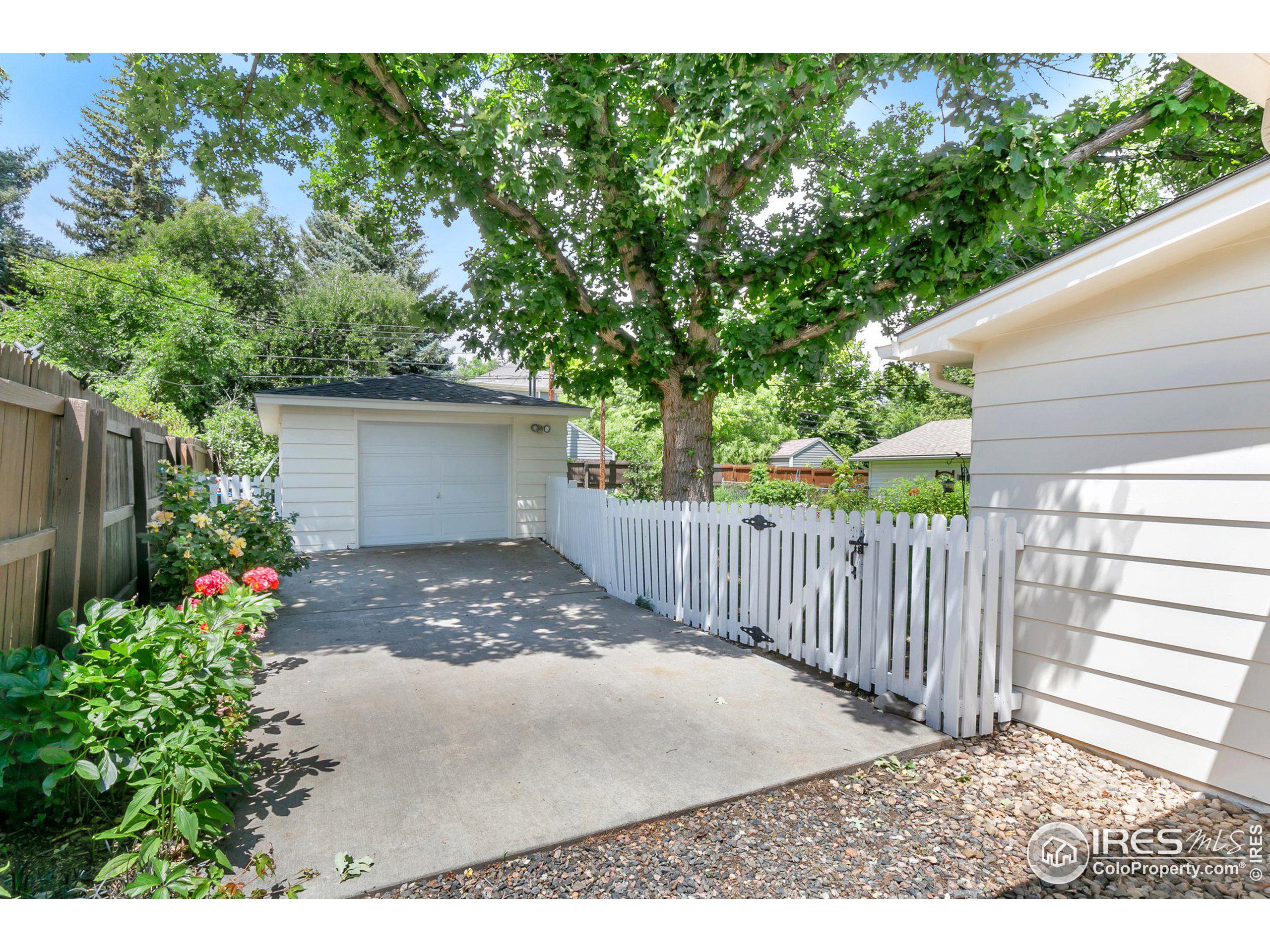 807 Sumner St