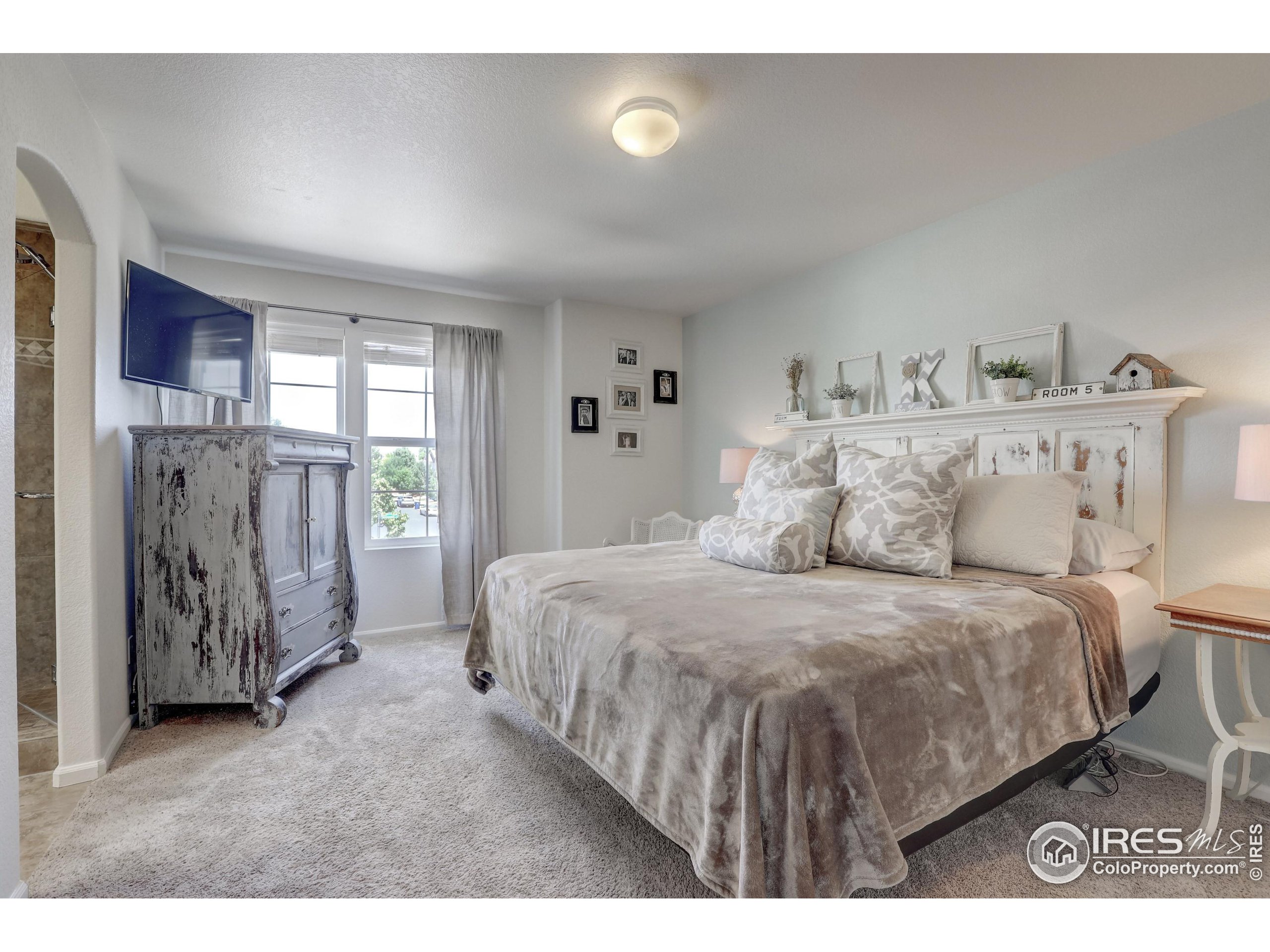 5160 Ravenswood Ln