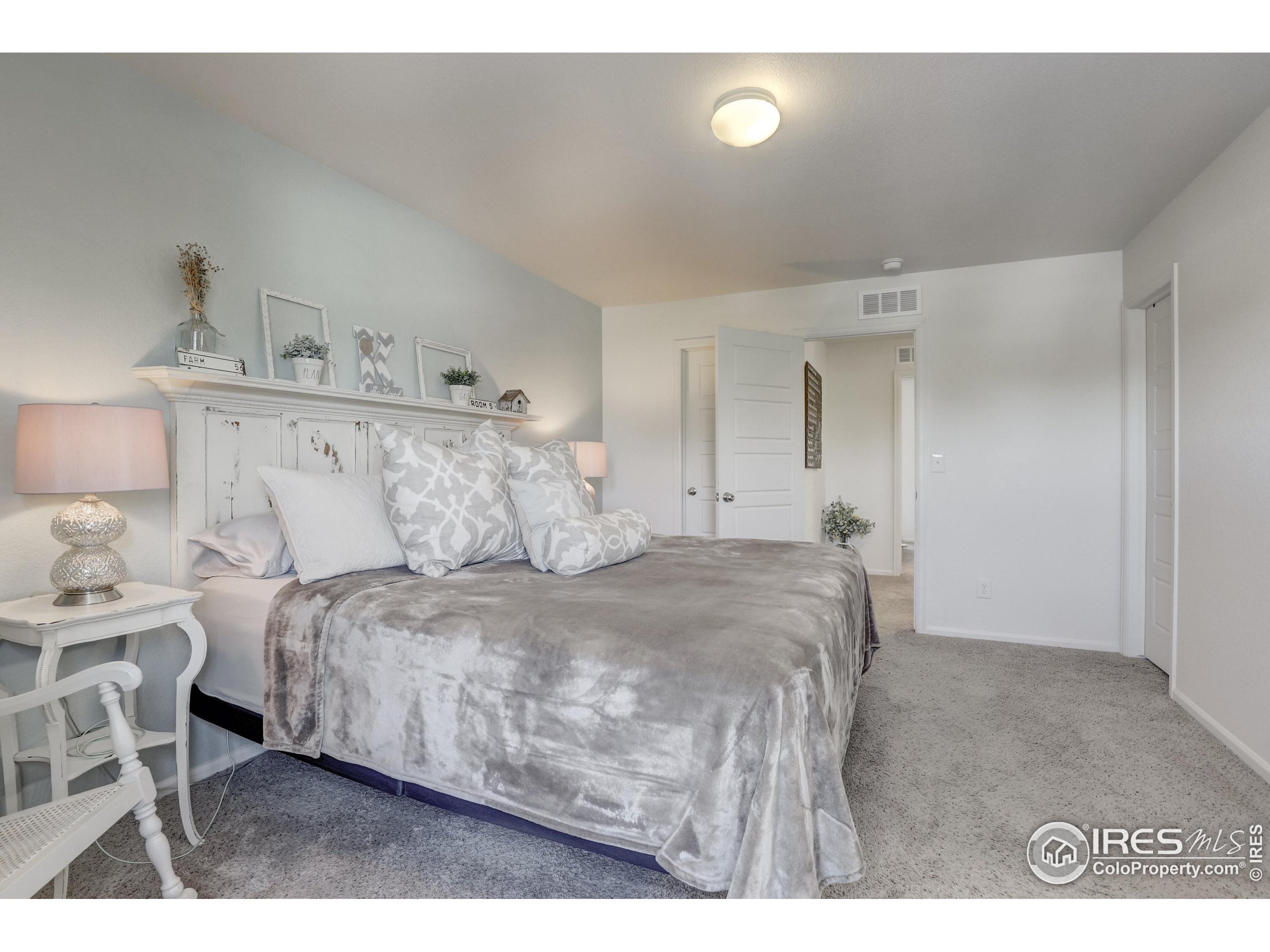 5160 Ravenswood Ln