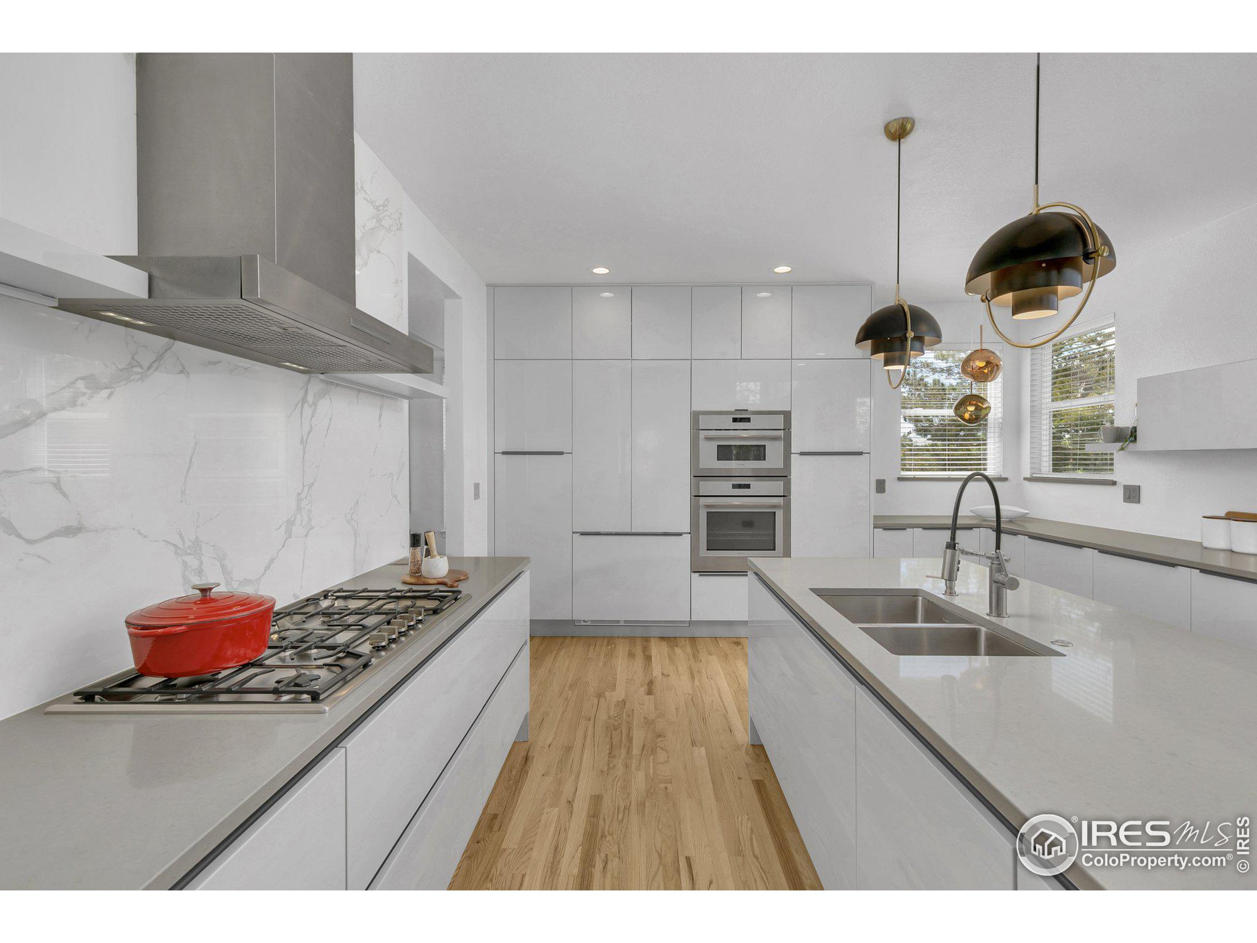 2256 Waneka Lake Trl