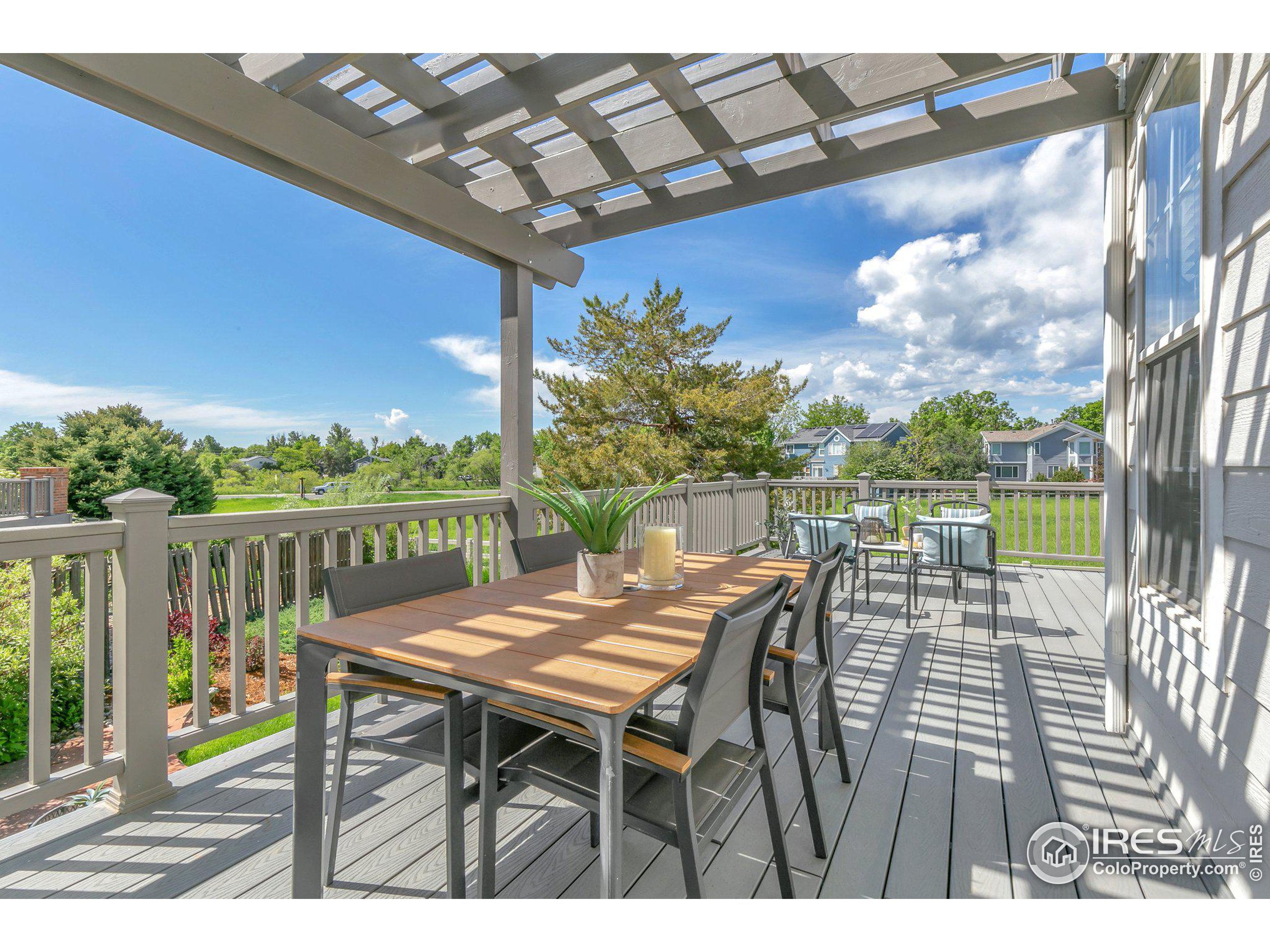 2256 Waneka Lake Trl