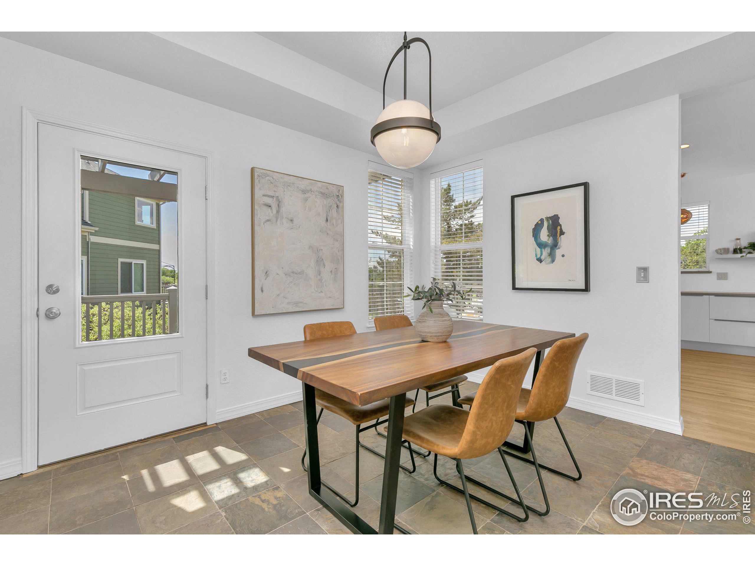 2256 Waneka Lake Trl