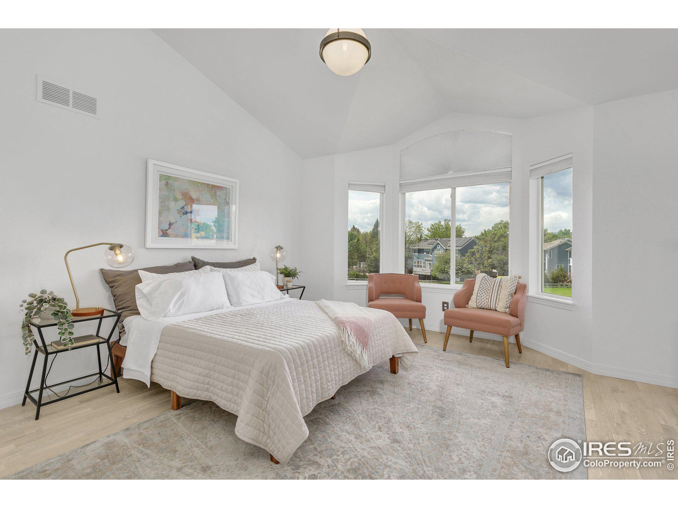 2256 Waneka Lake Trl