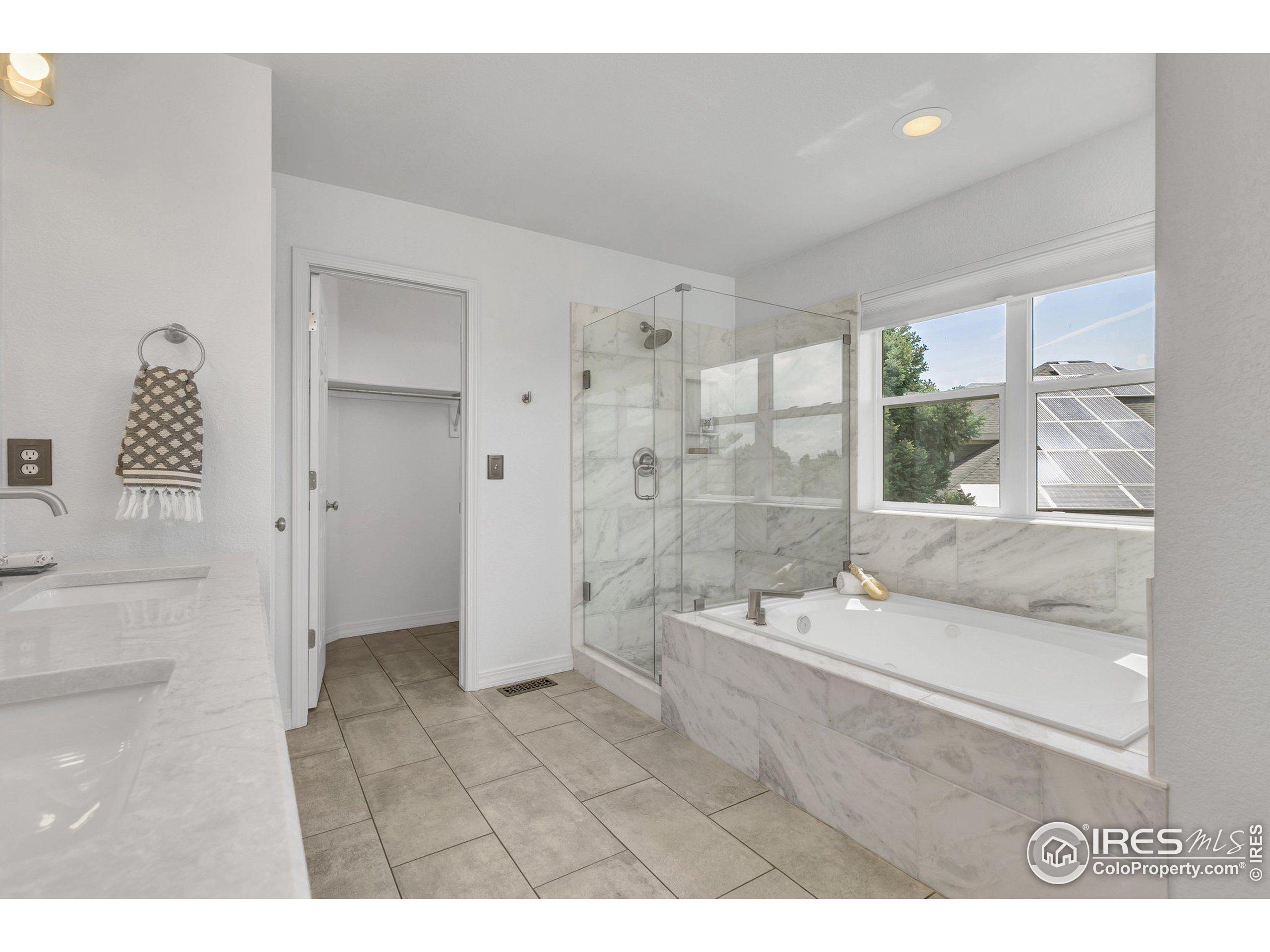 2256 Waneka Lake Trl