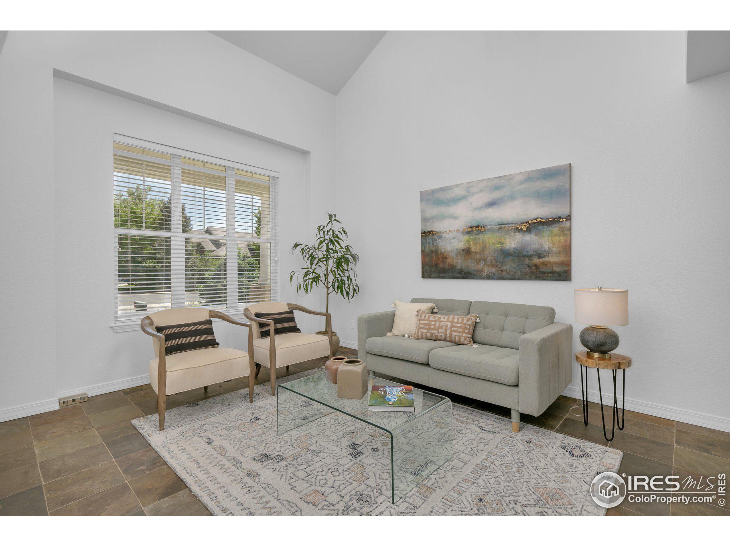 2256 Waneka Lake Trl