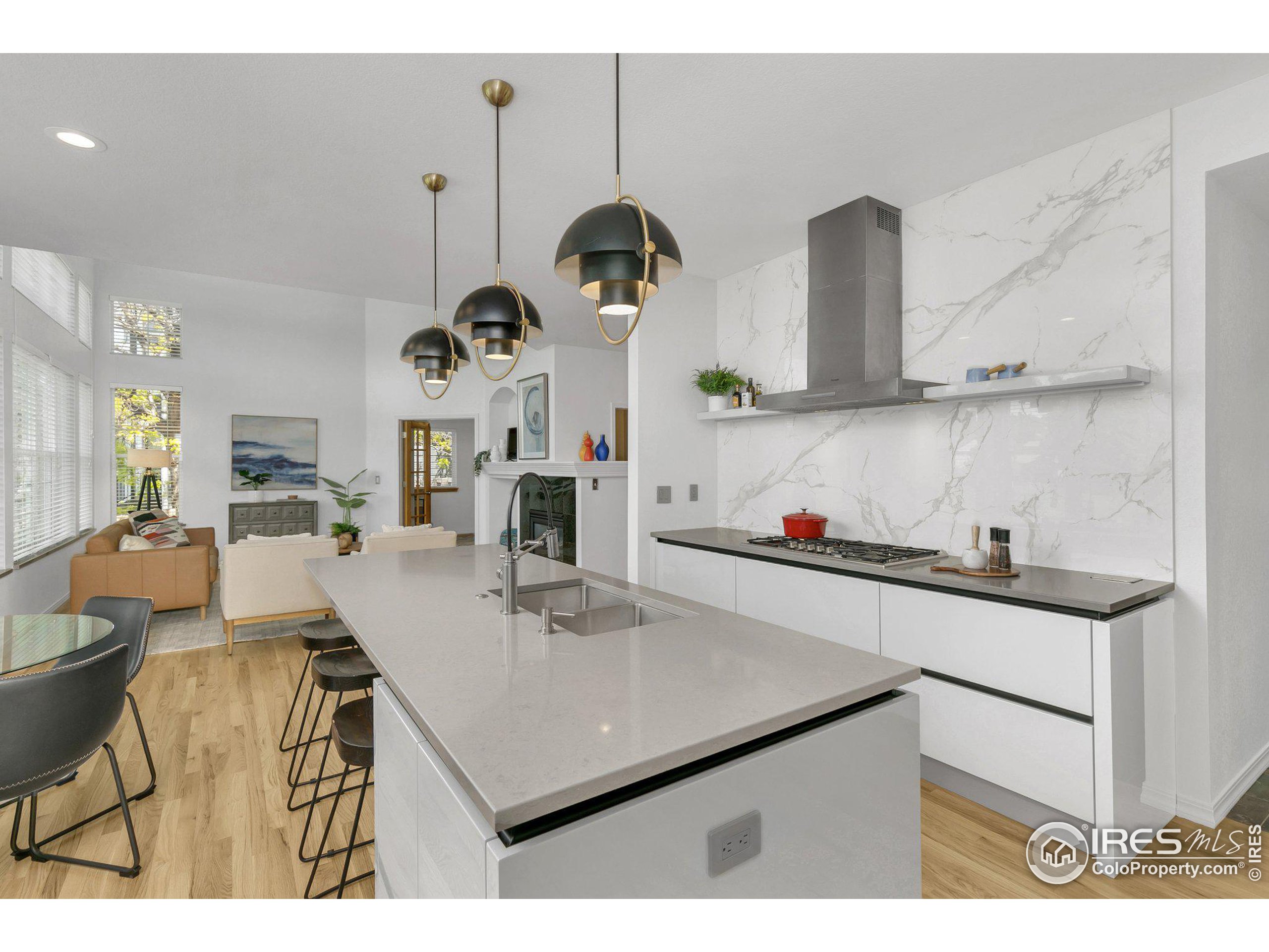 2256 Waneka Lake Trl