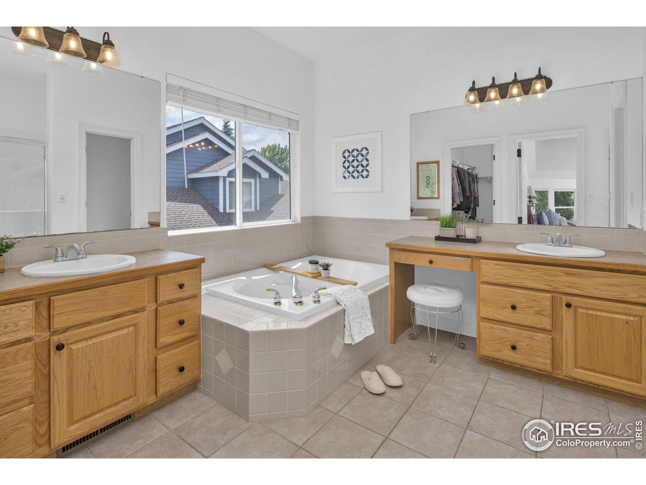 6112 Hamilton Ct