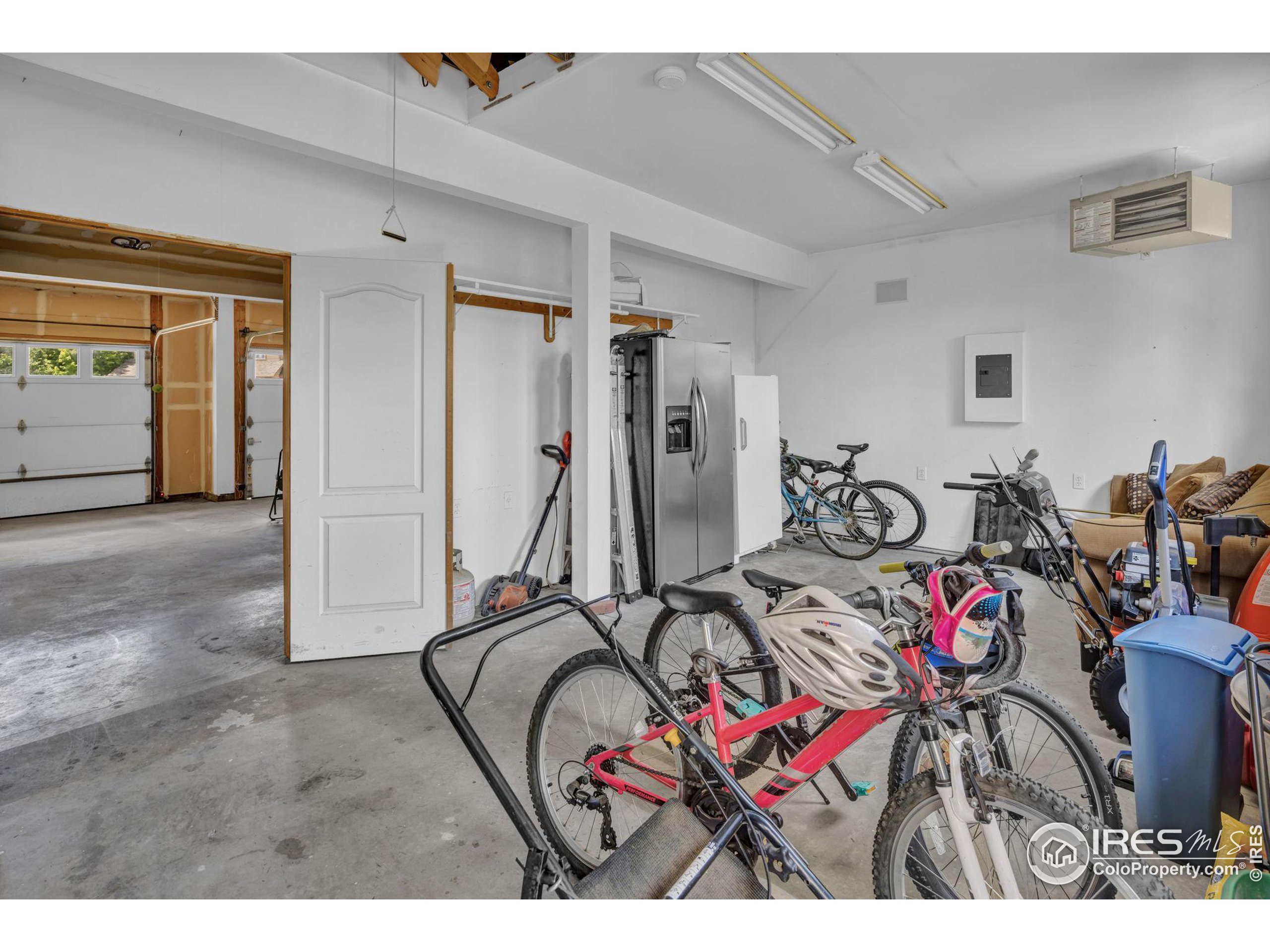 6112 Hamilton Ct