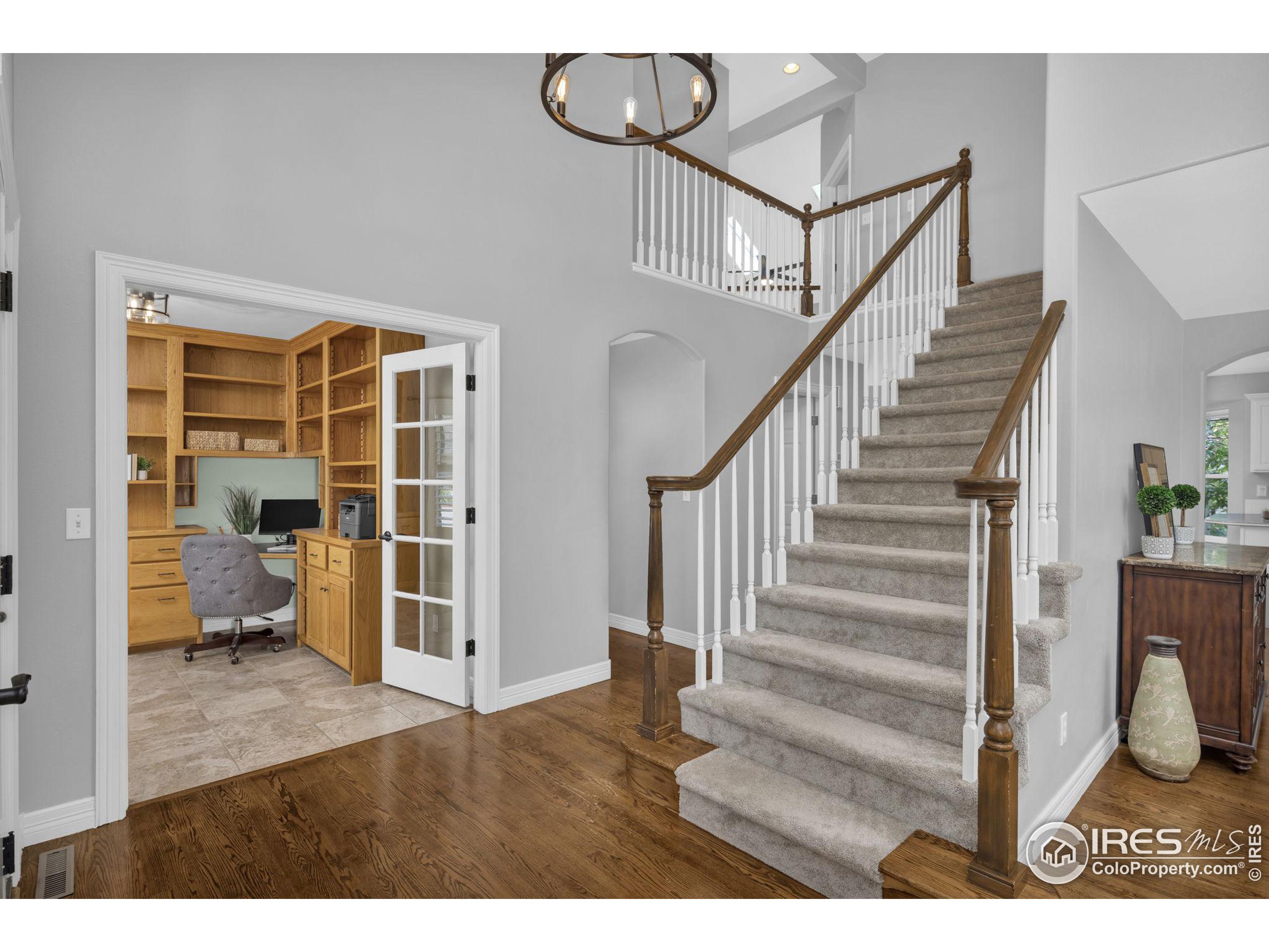 6112 Hamilton Ct