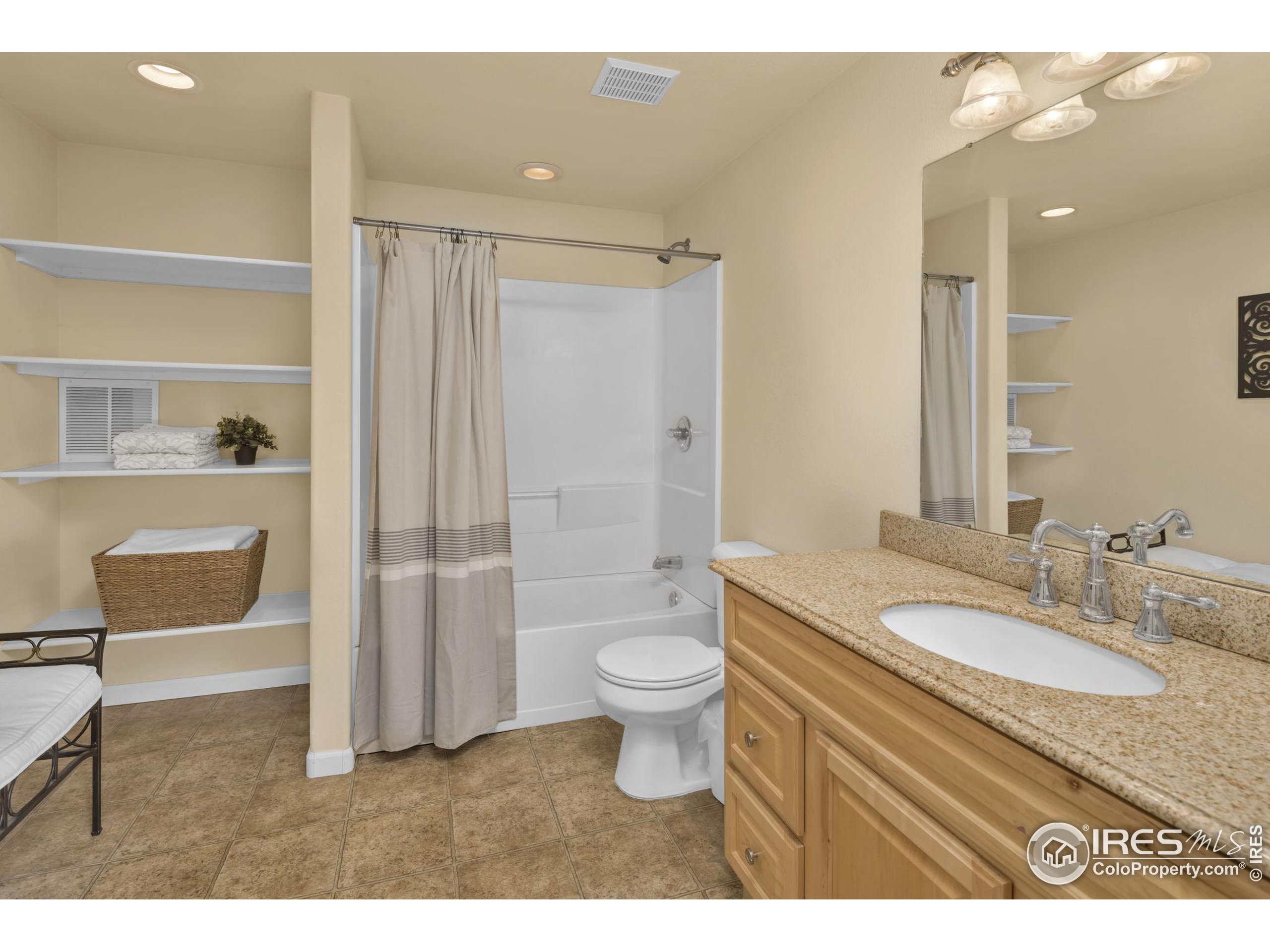 6112 Hamilton Ct