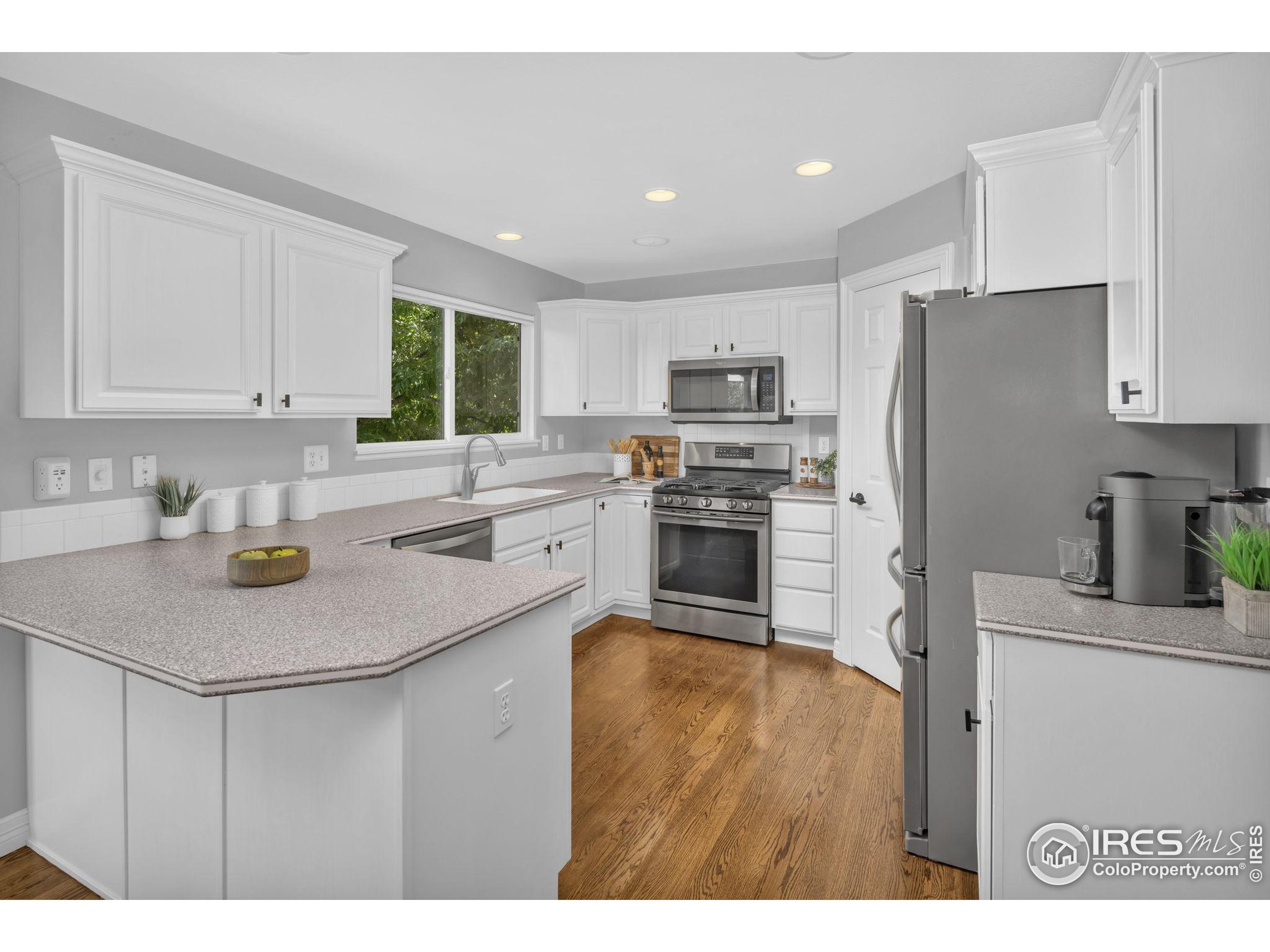 6112 Hamilton Ct