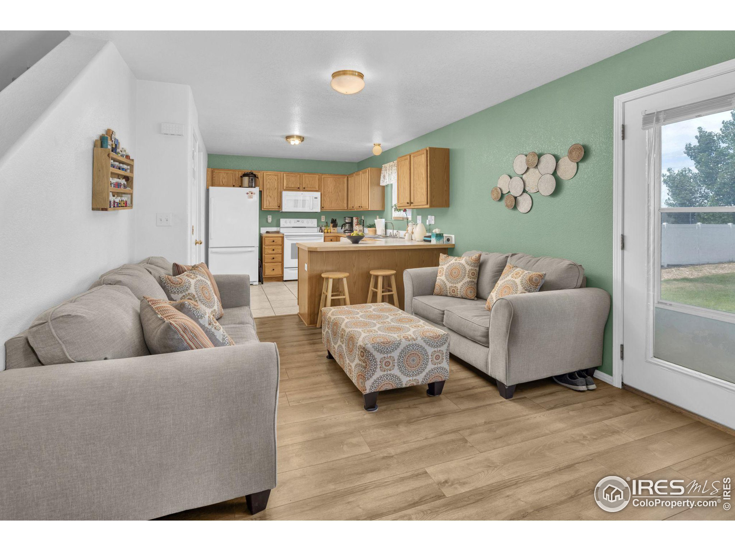 2811 W E St