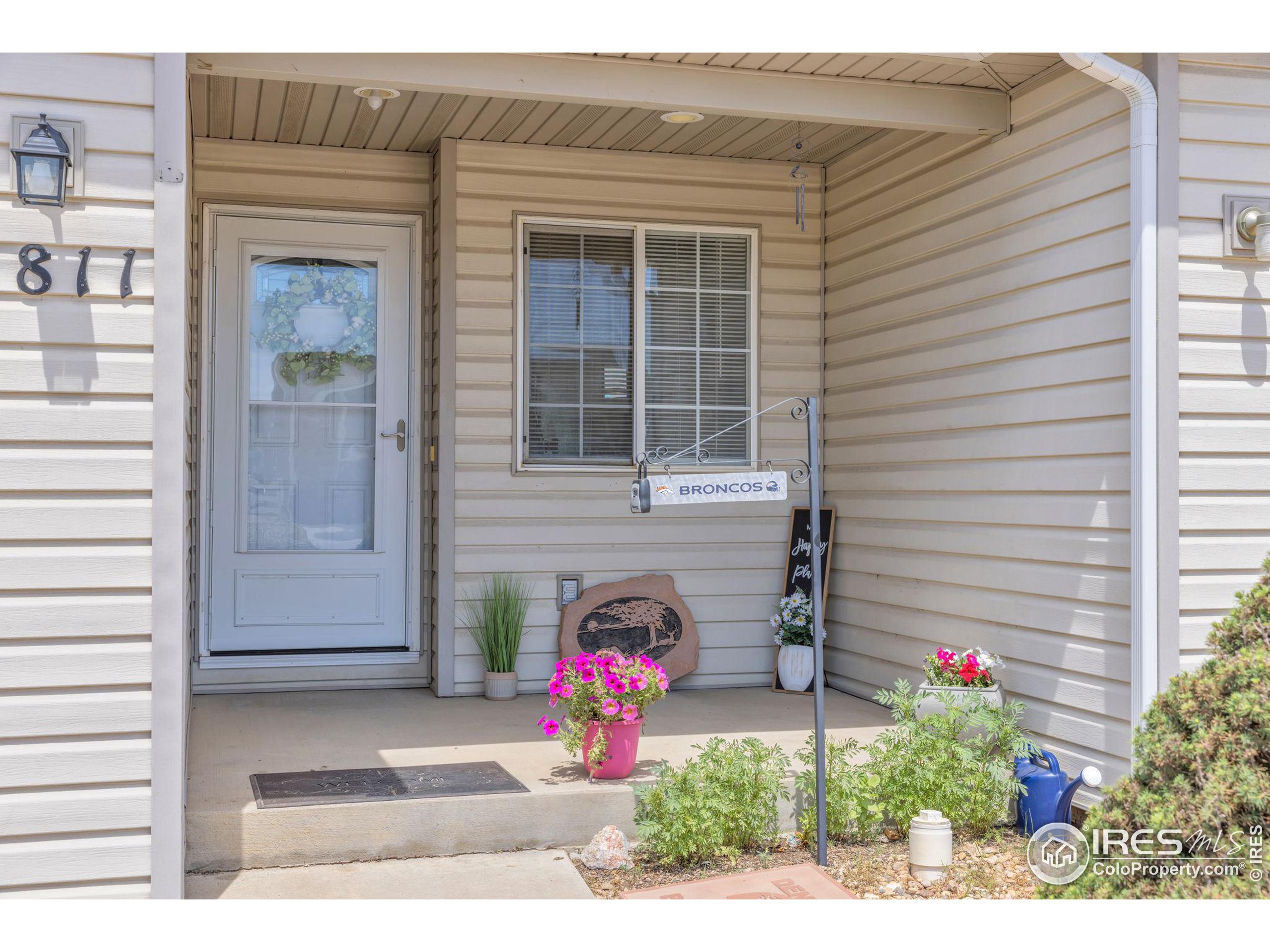 2811 W E St