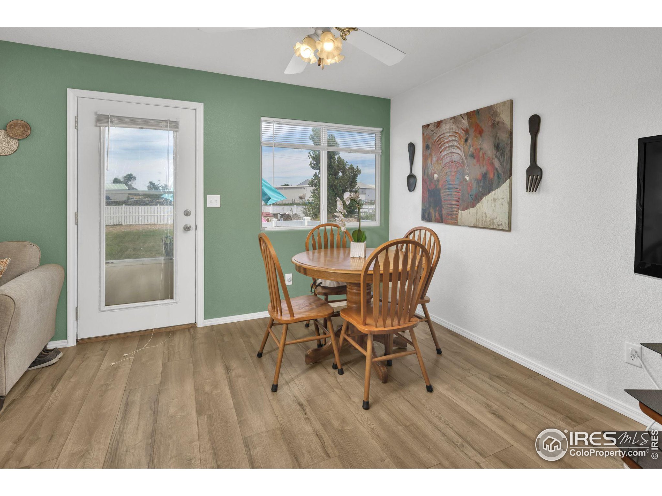 2811 W E St