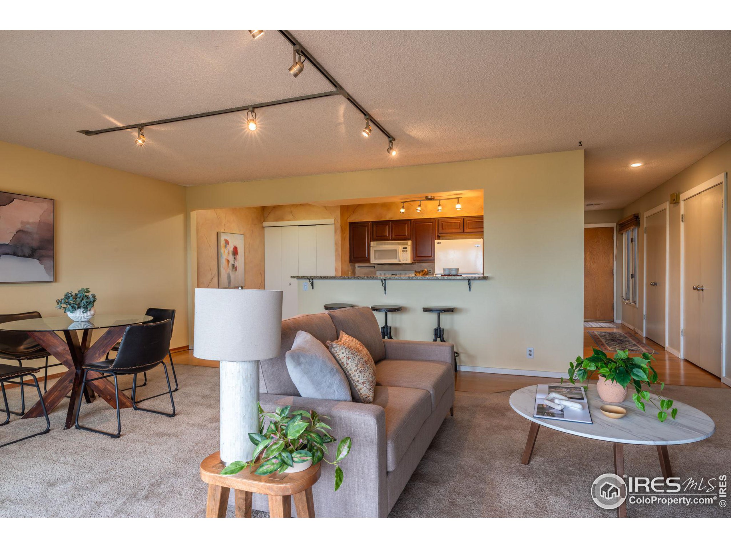 1544 Bradley Dr