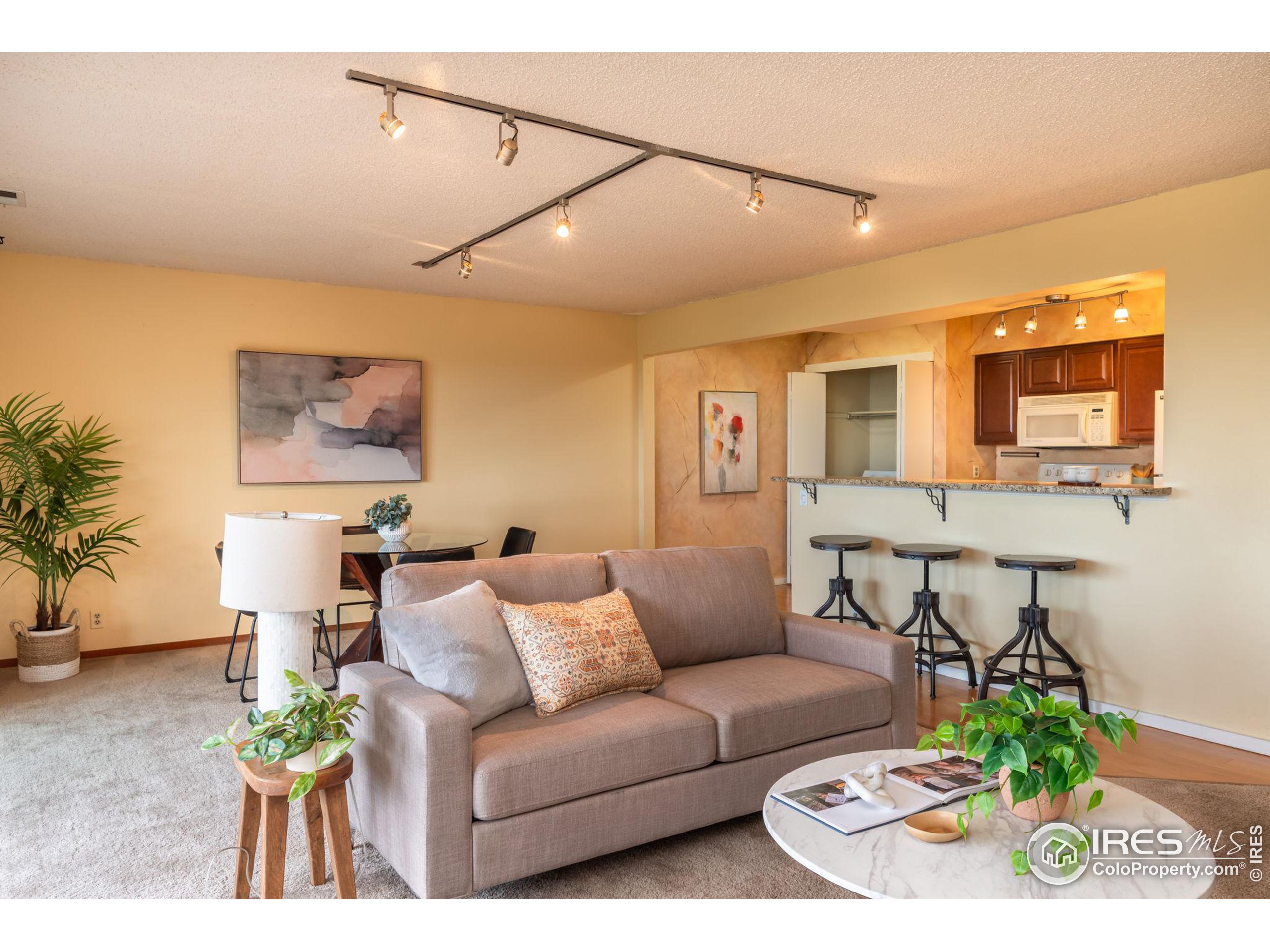 1544 Bradley Dr