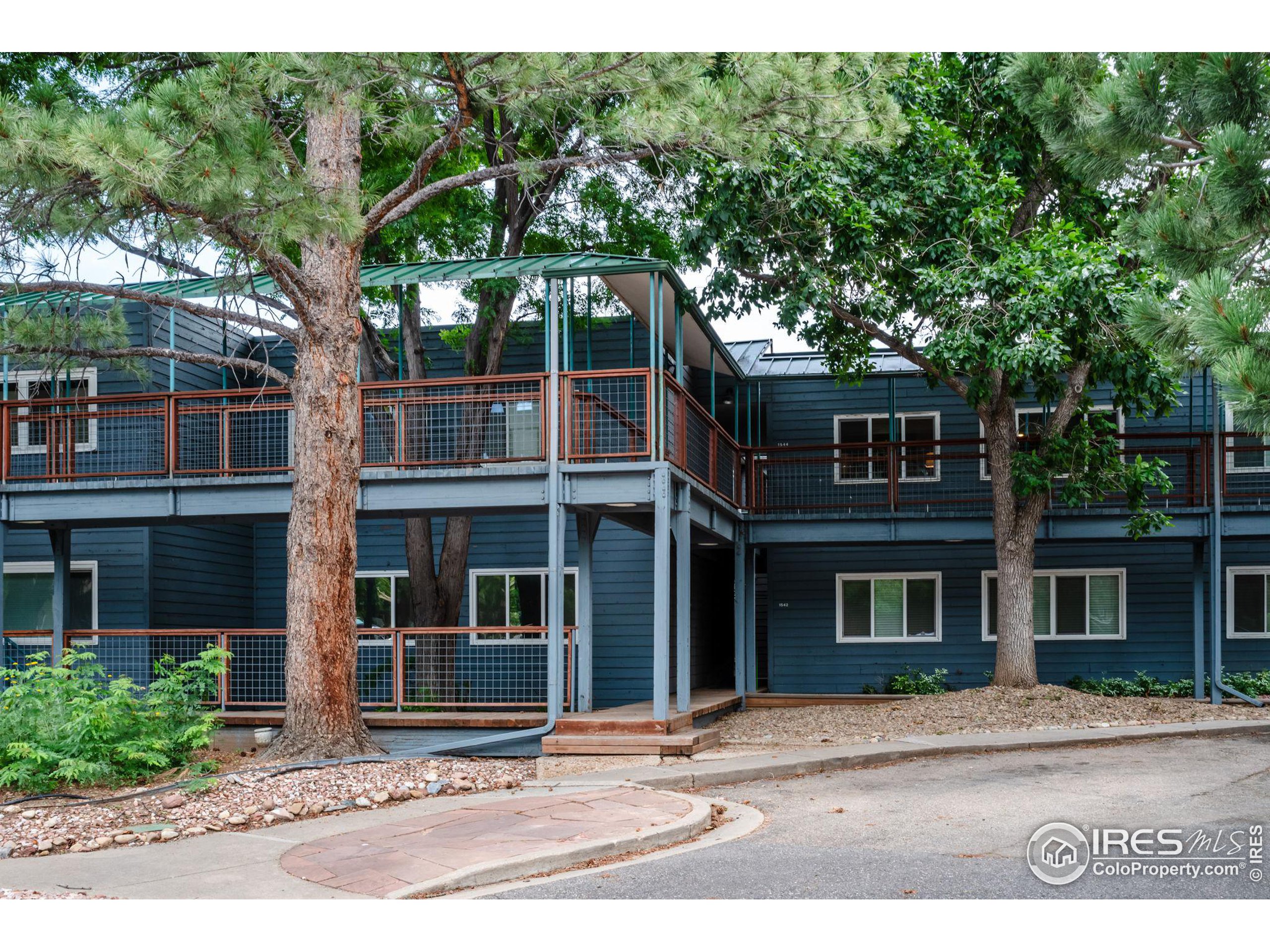 1544 Bradley Dr