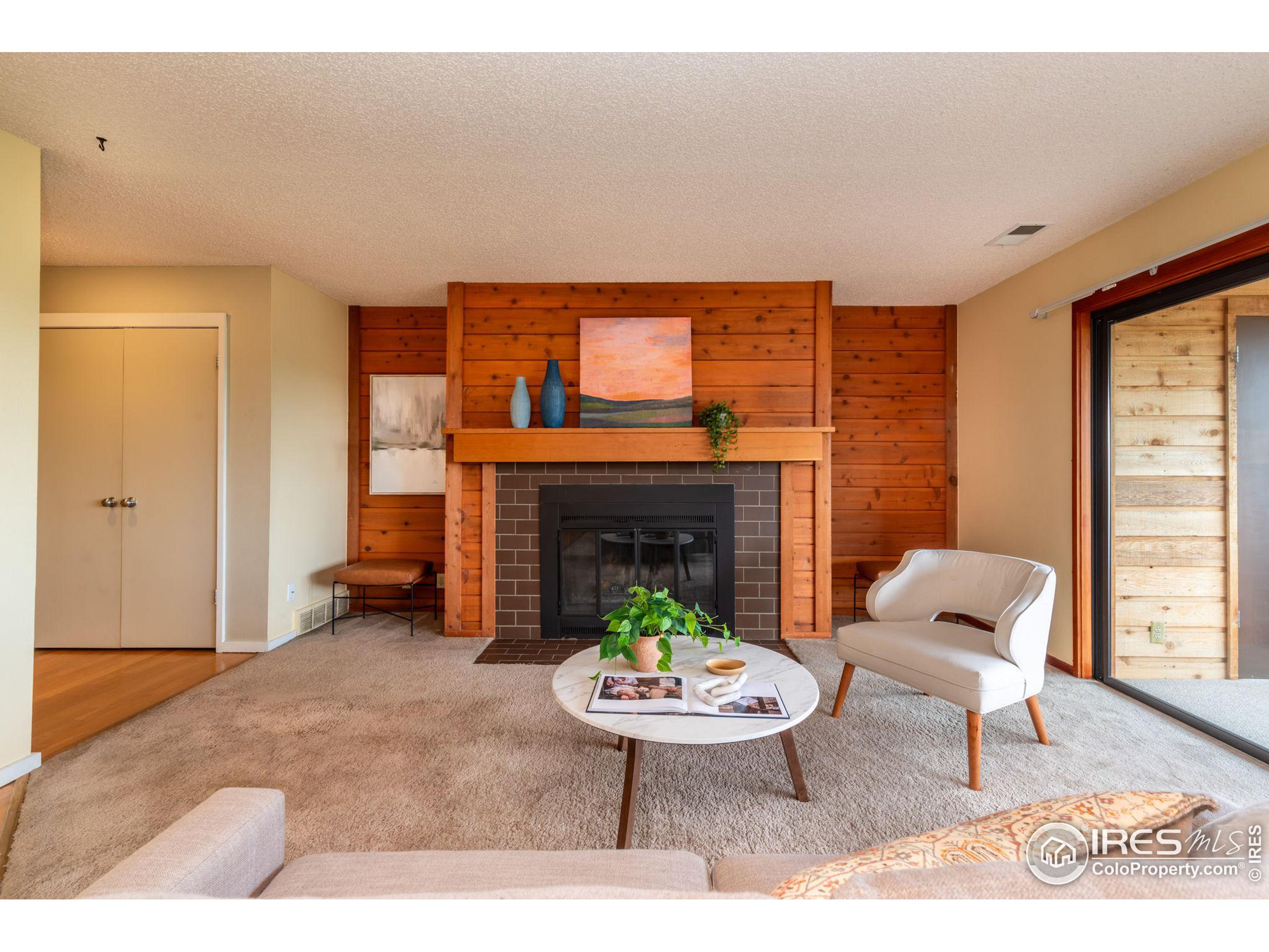 1544 Bradley Dr