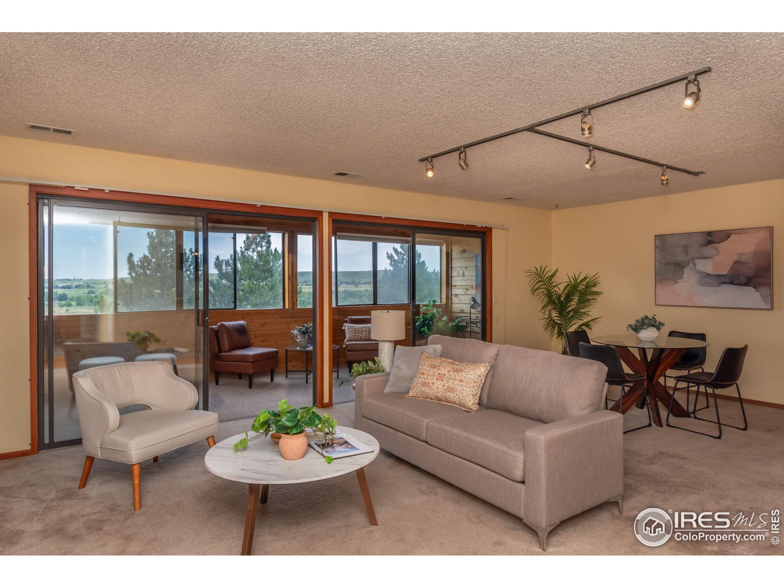 1544 Bradley Dr