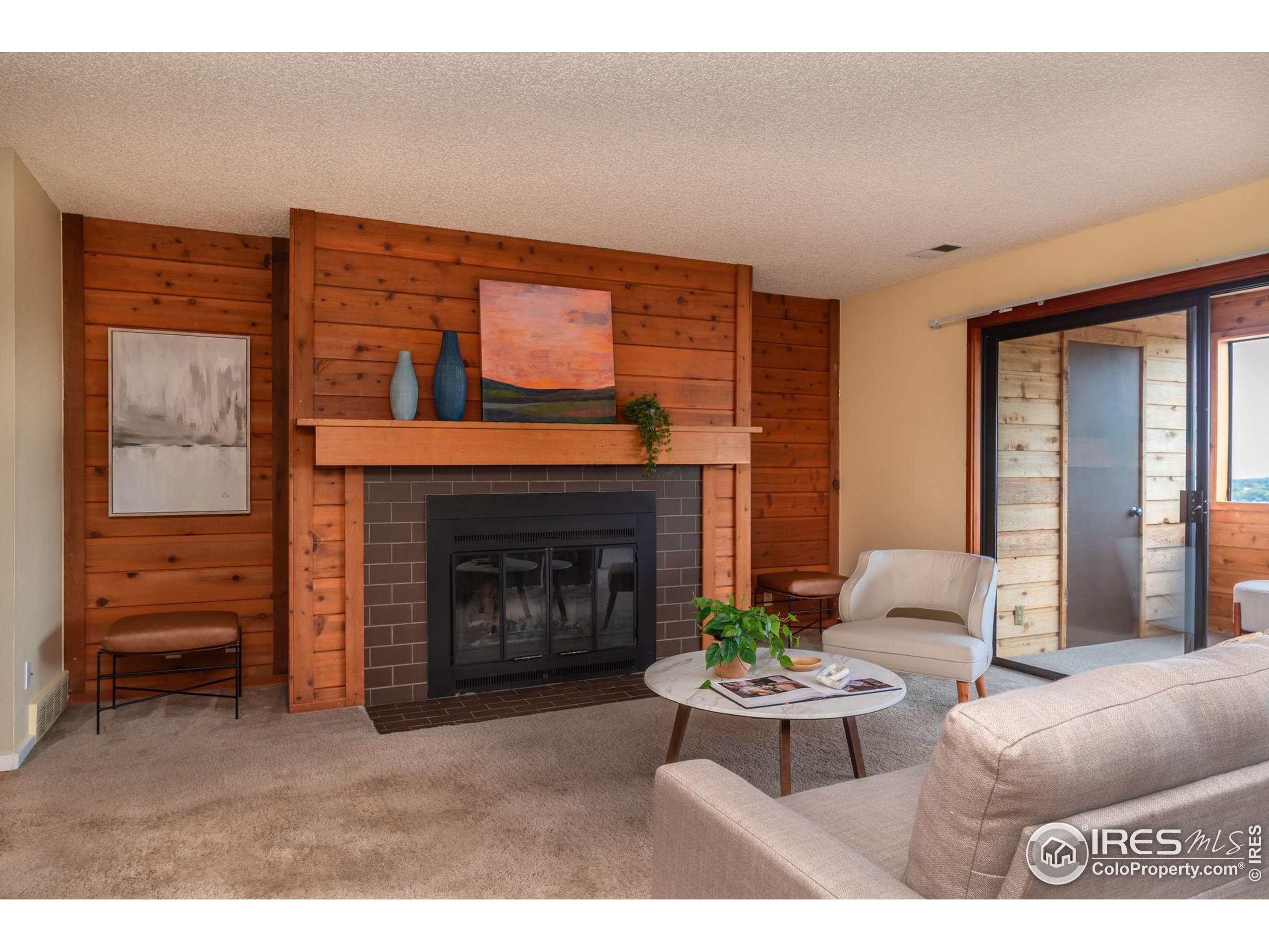 1544 Bradley Dr