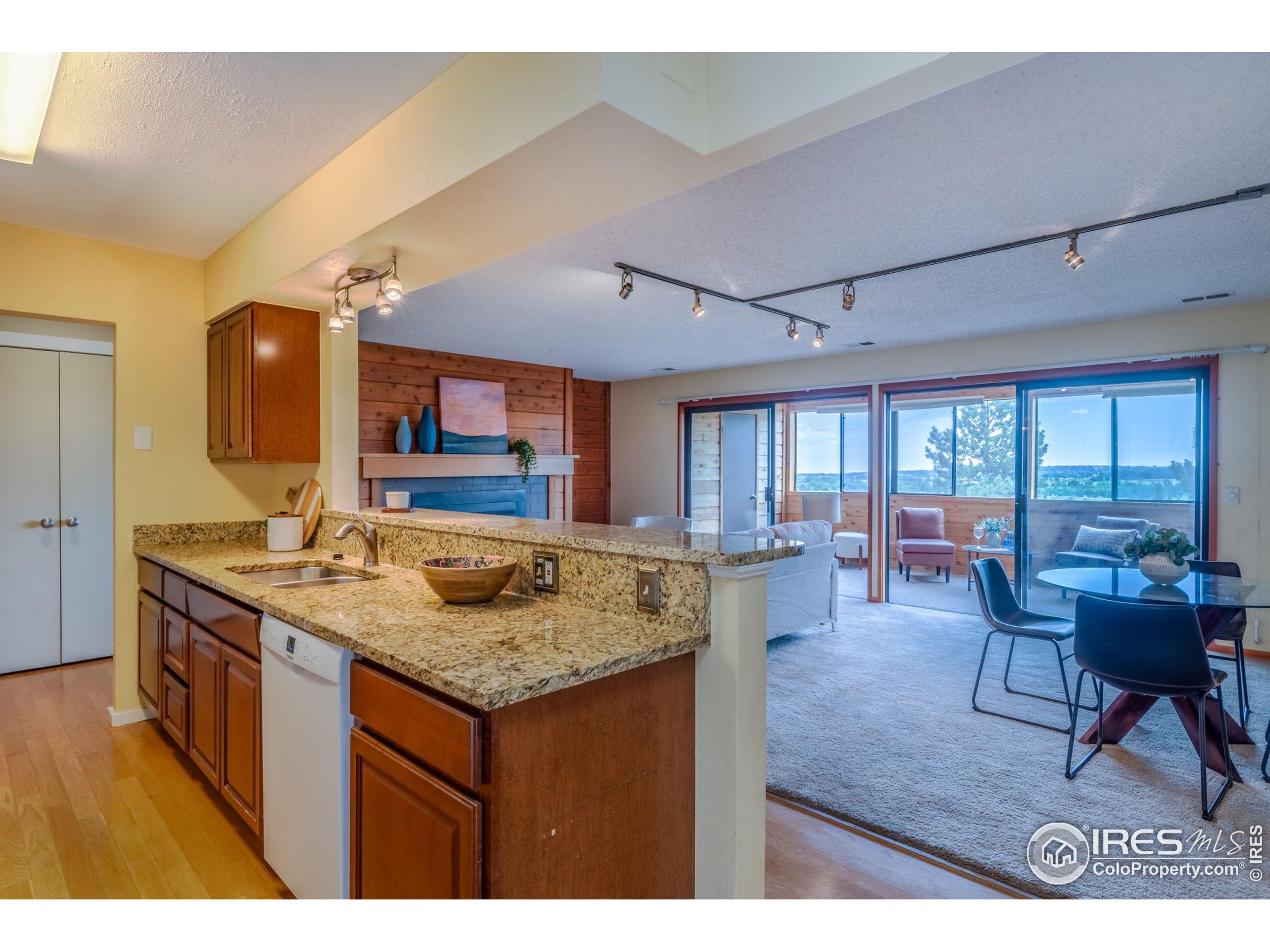 1544 Bradley Dr