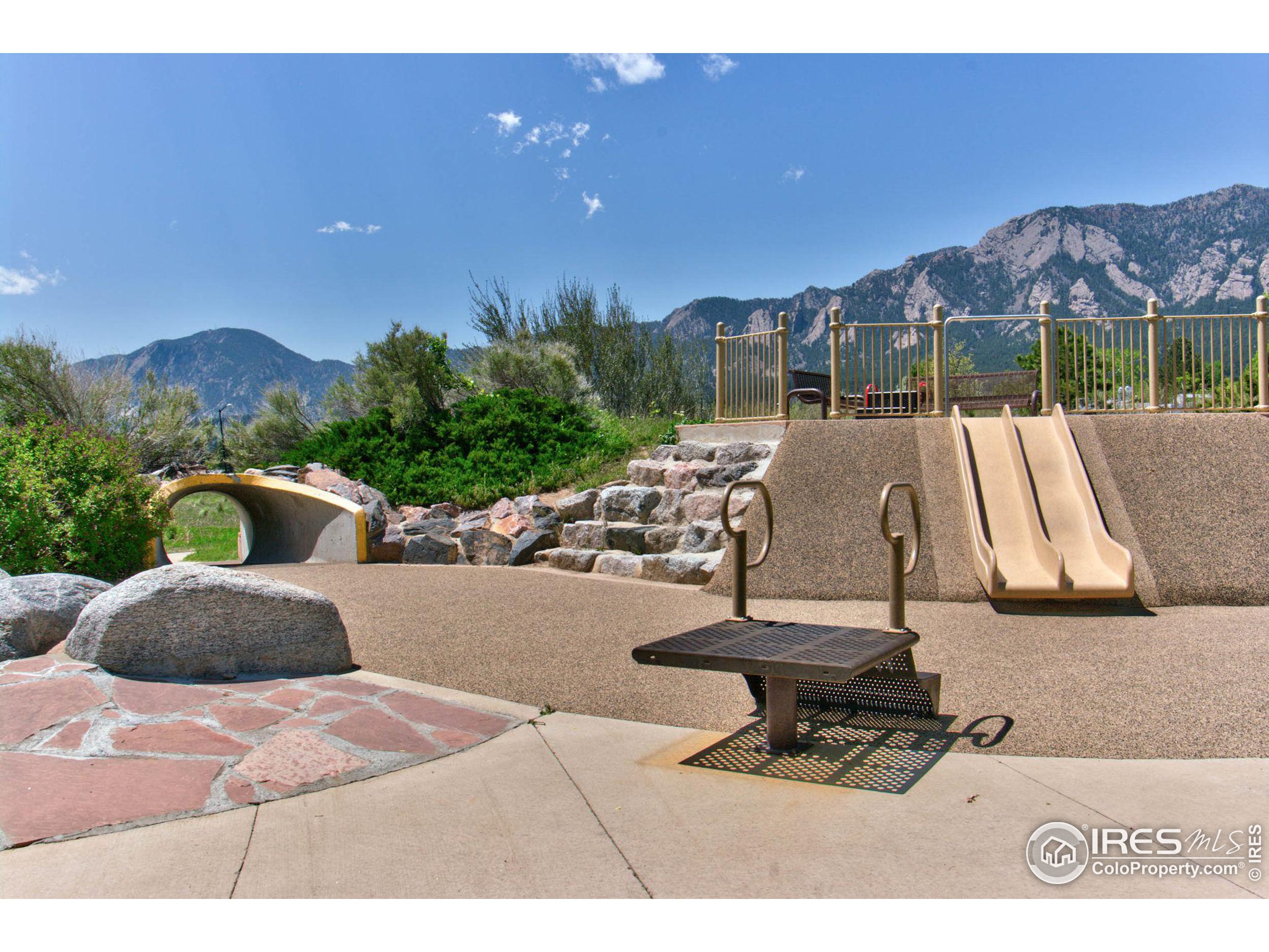 1544 Bradley Dr