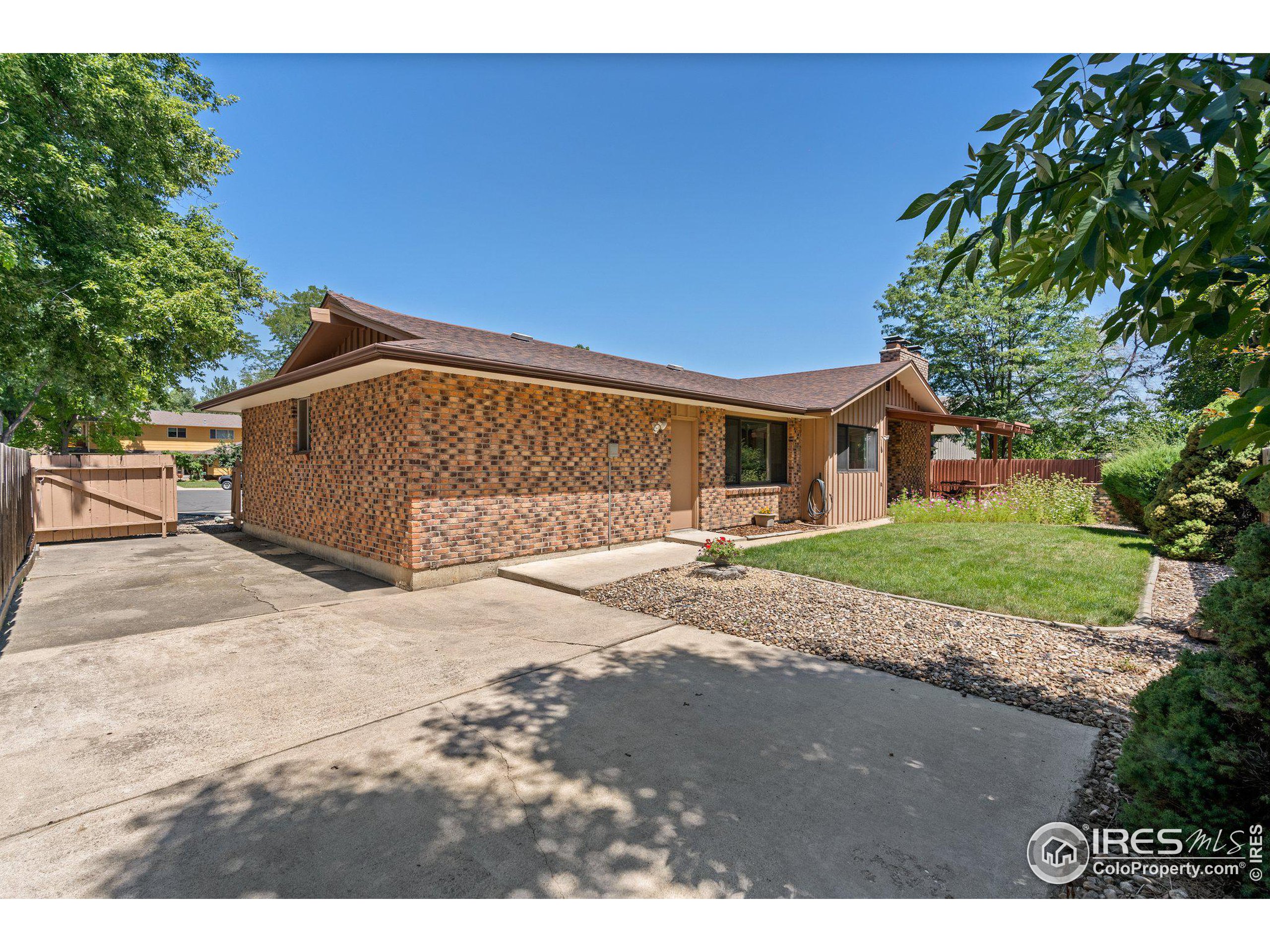 4744 Jackson Cir