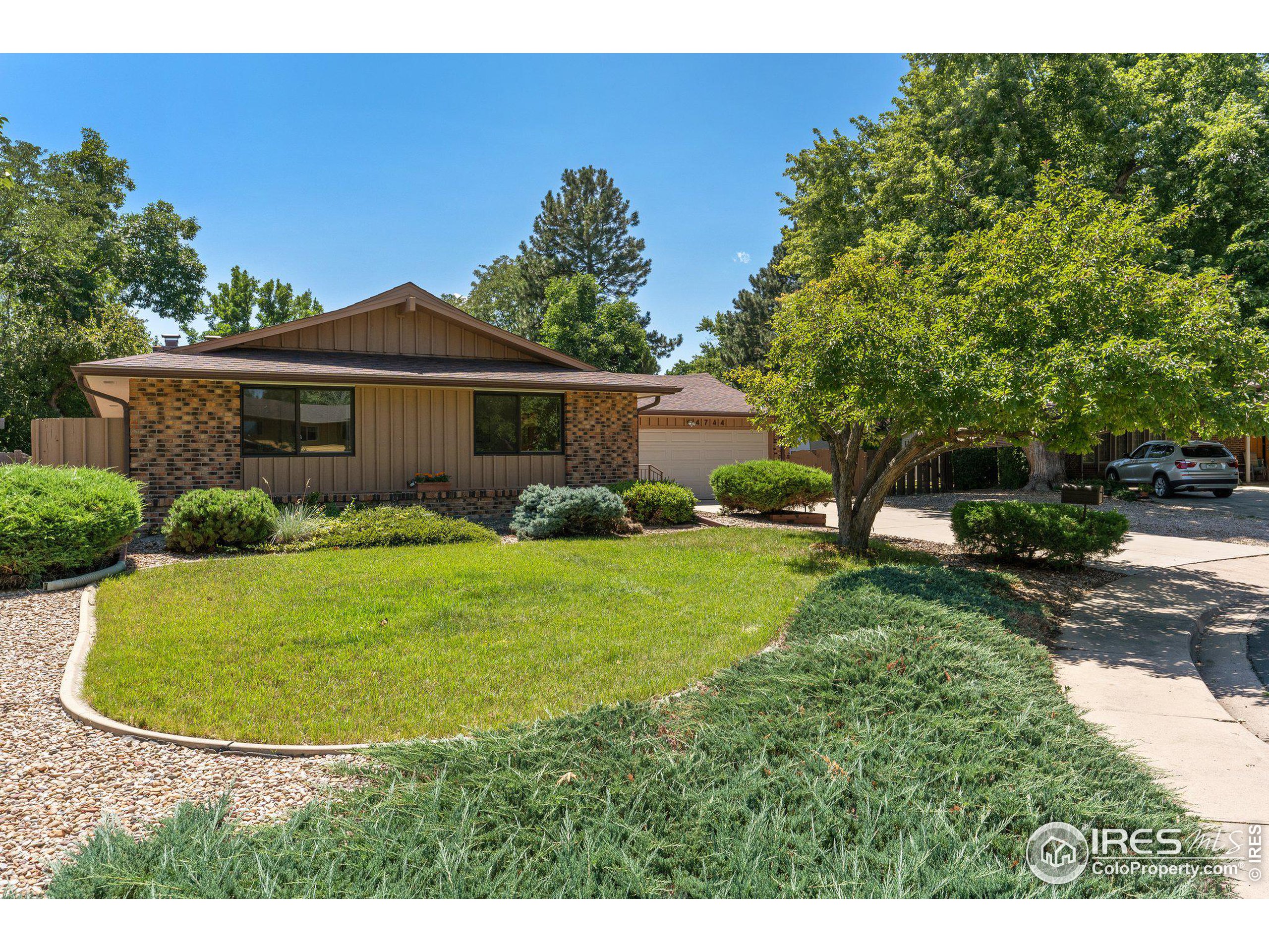 4744 Jackson Cir