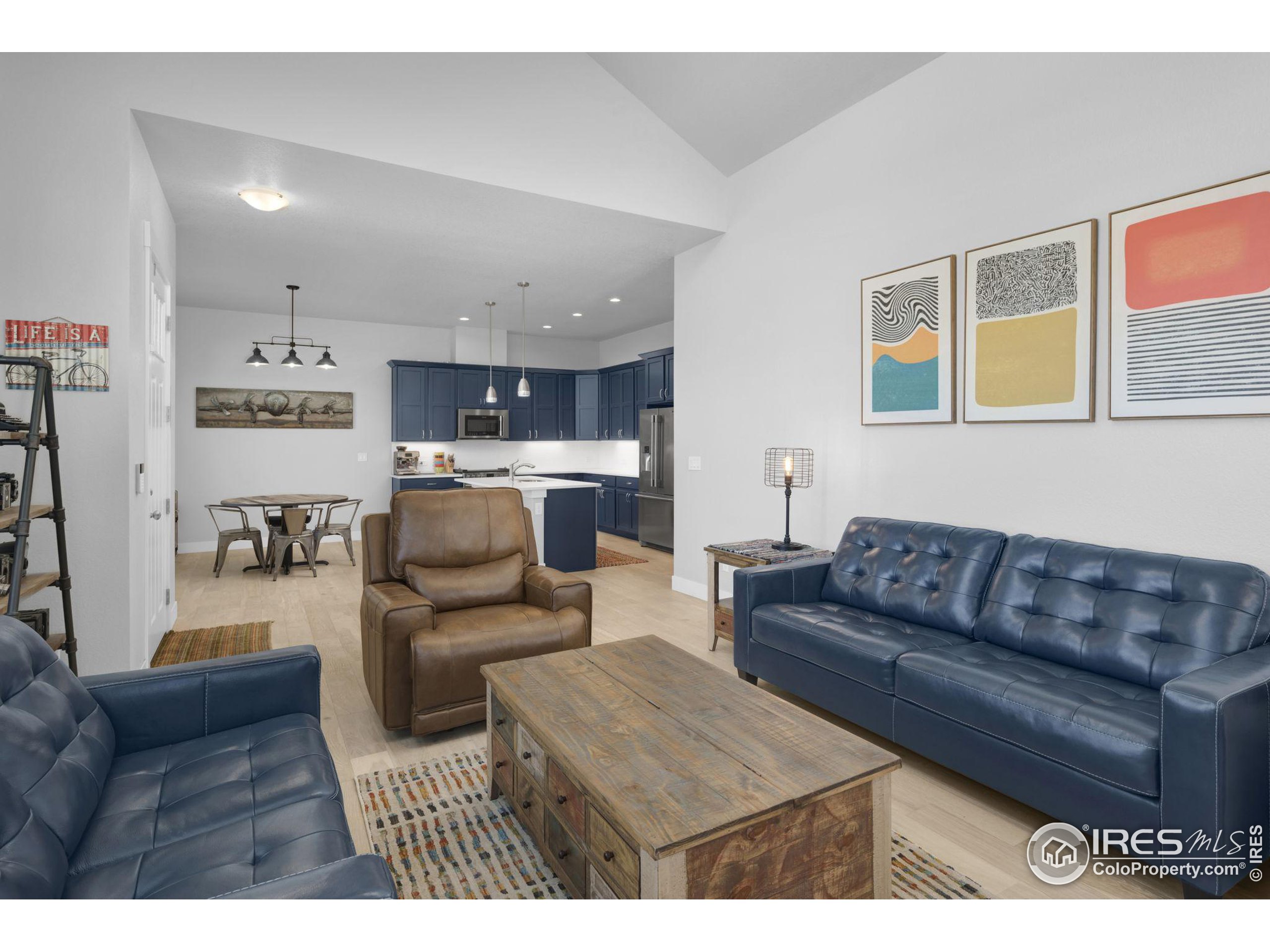 1858 W 50th St
