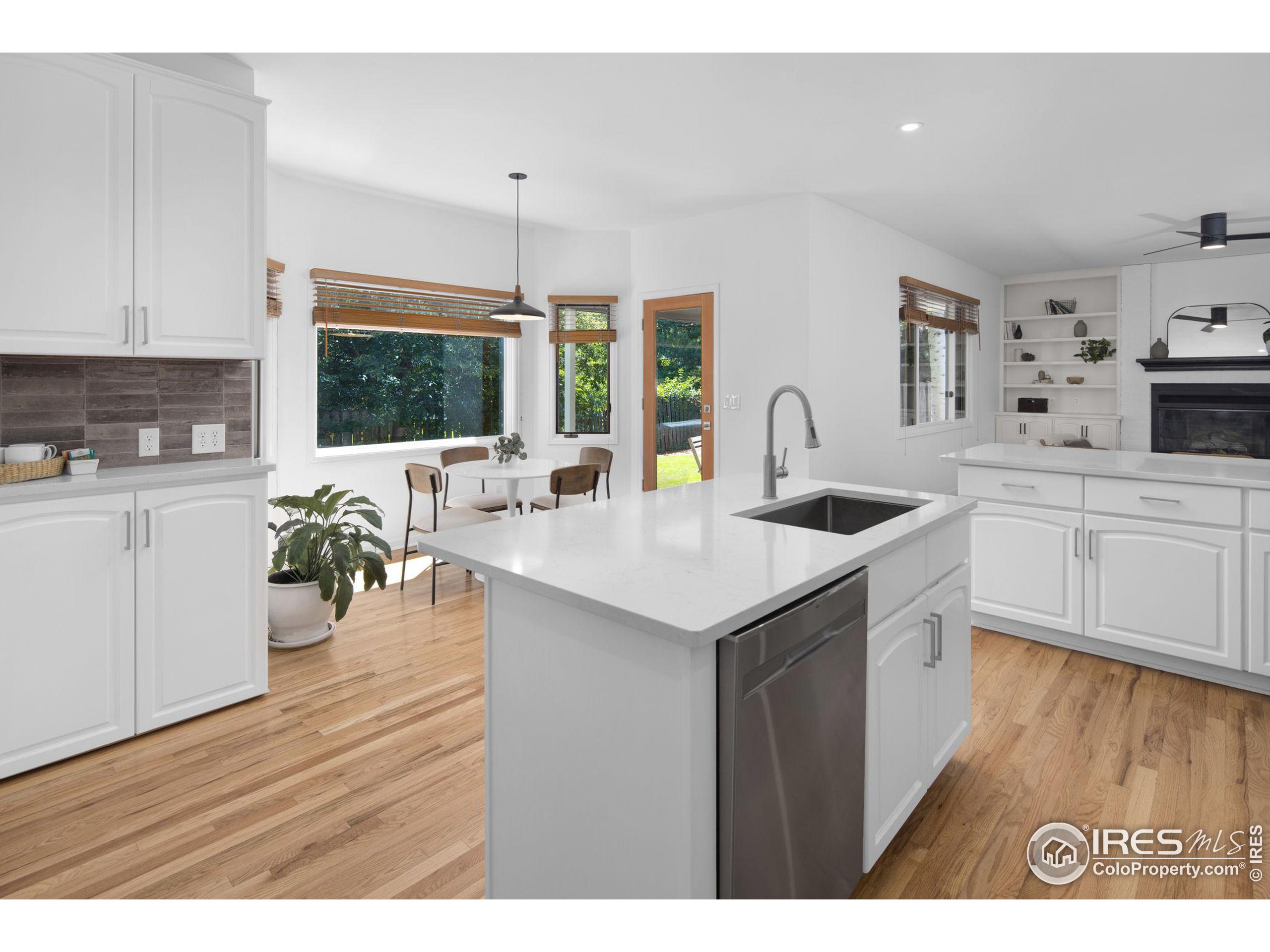 2000 Emerald Dr